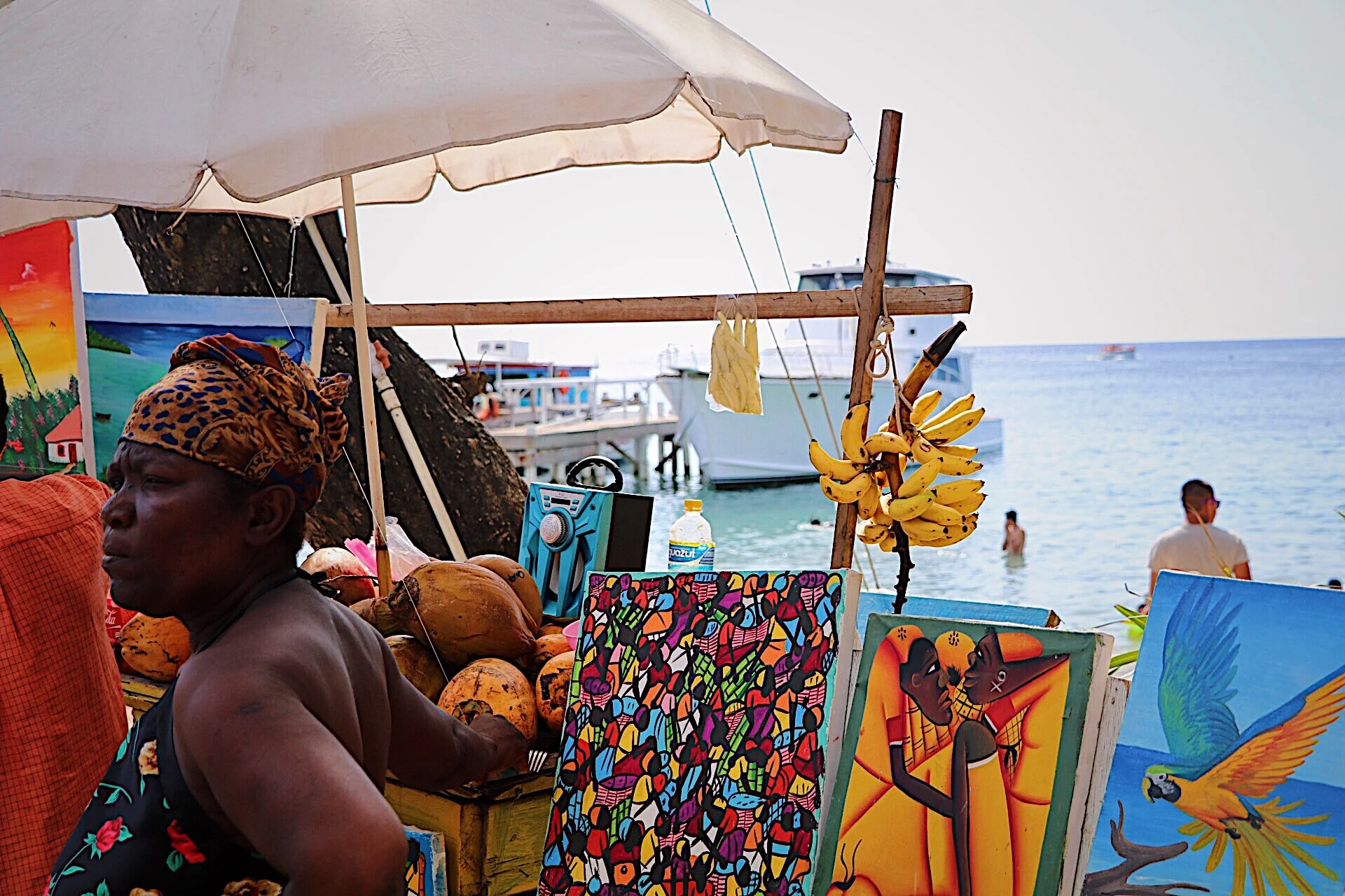 West End — ROATAN