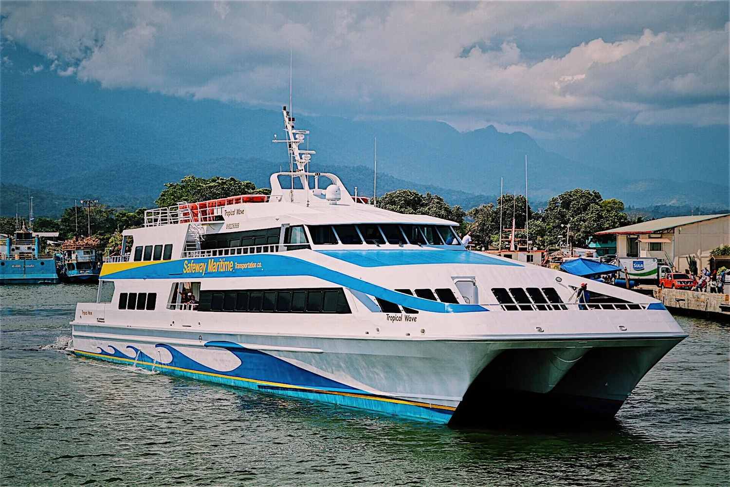 Roatan Ferry — ROATAN