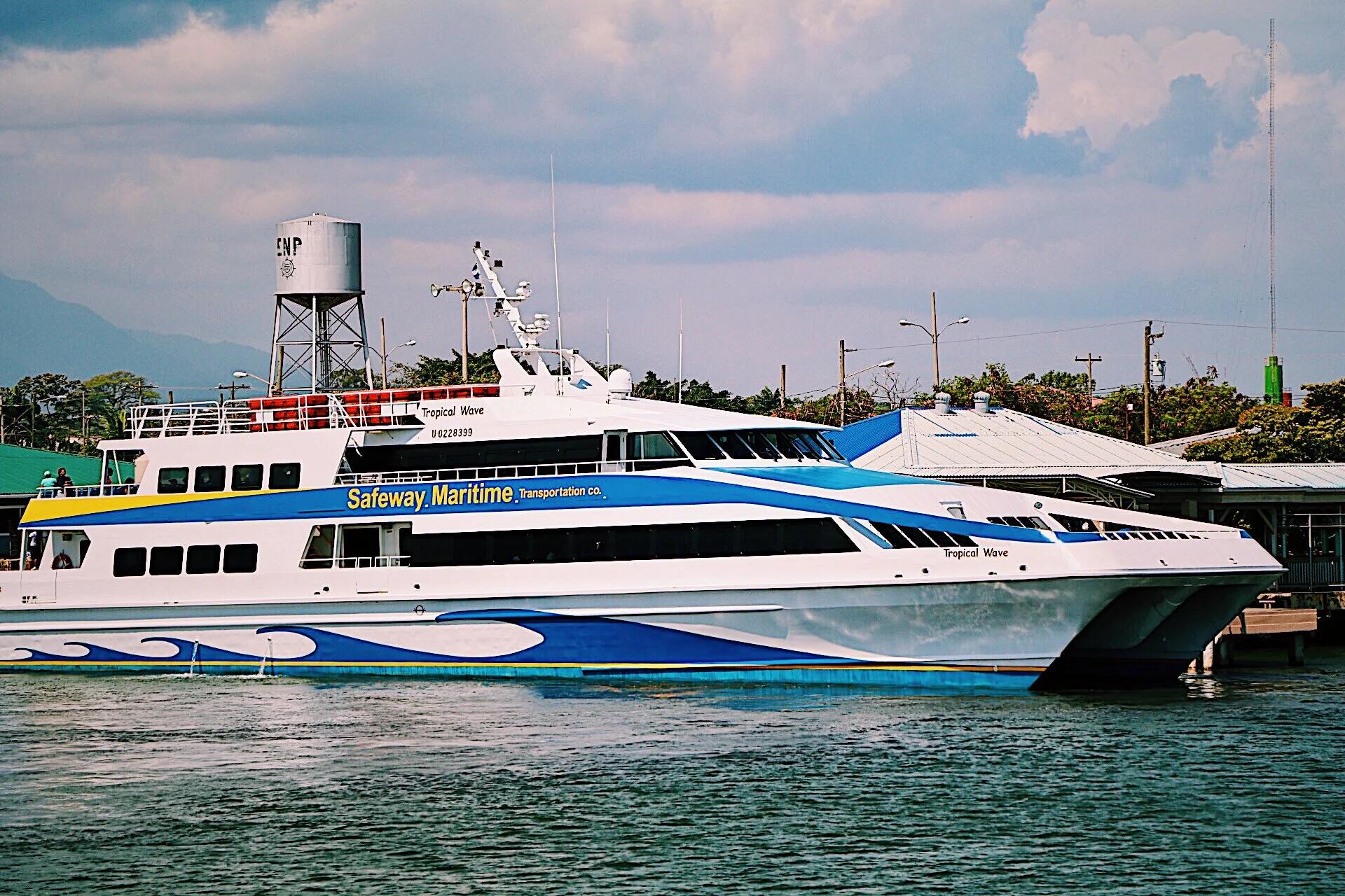 Roatan Ferry — ROATAN