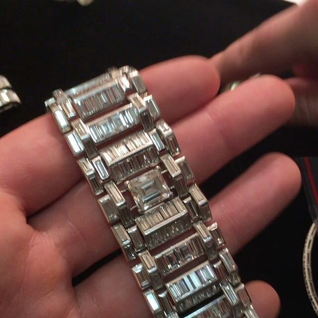 I spent some time with several items from @skinnerauctions upcoming Important Jewelry auction before the lockdown in March. This French platinum and diamond bracelet was exquisite. It features three 3+ ct emerald cut diamonds and the angling of the b