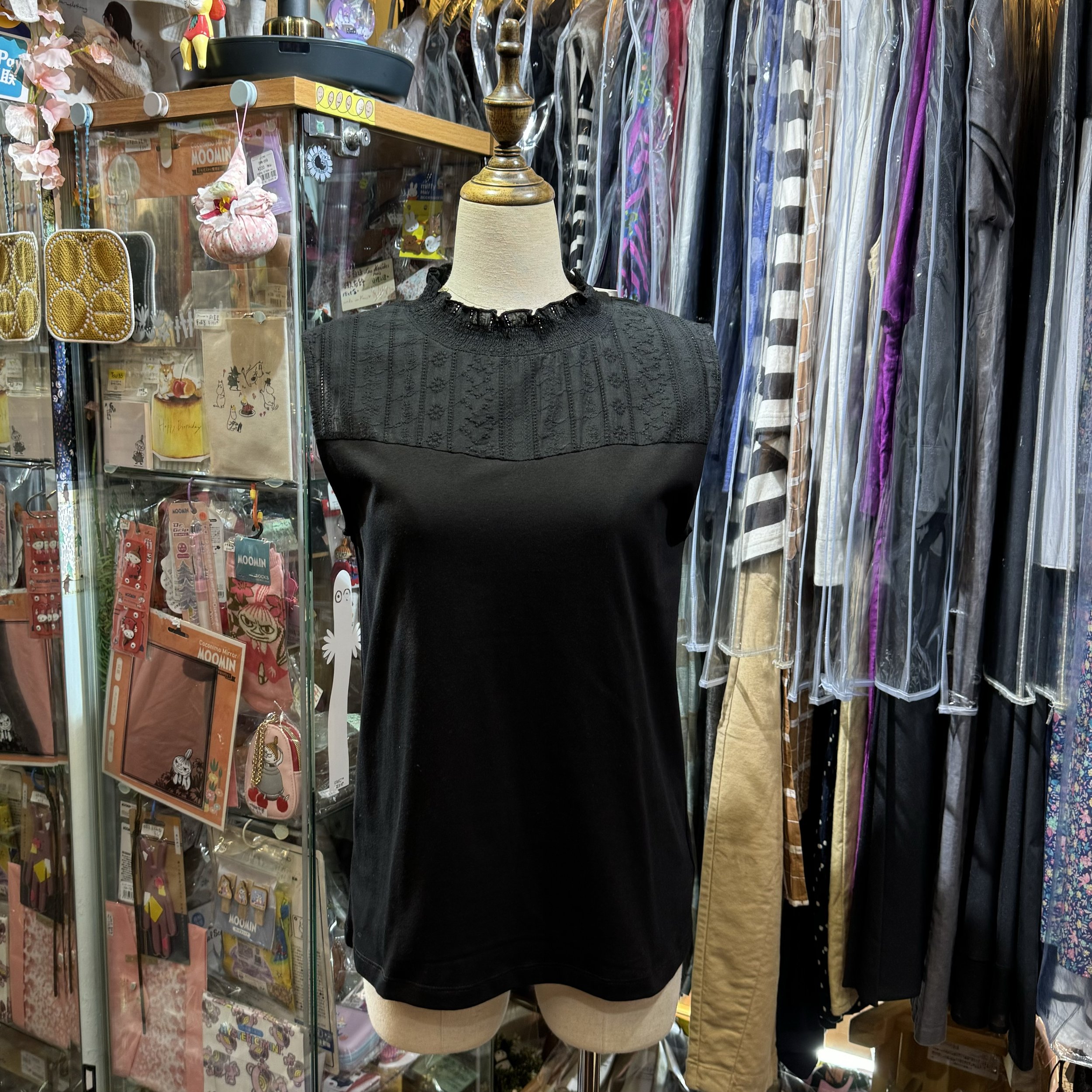 Sale- Le colis Lace Vest Top, 2 Colors