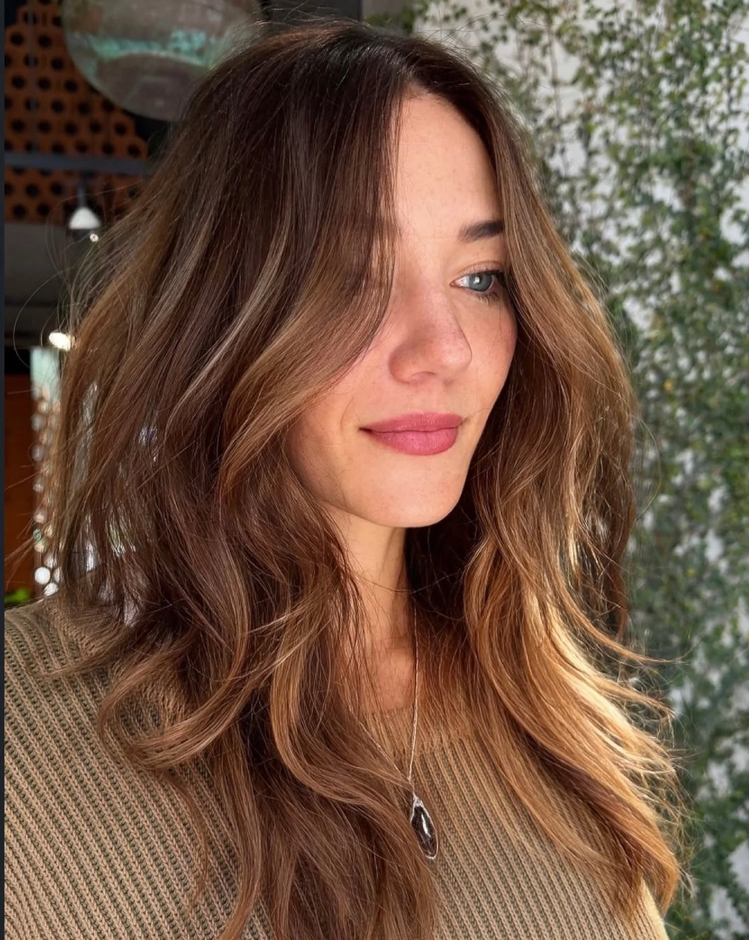 Soft dimensional brunette 

Lived-in highlights, face-framing layers, and effortless movement.

Color by @beverlyfamous 
Haircut + styling by @ray.chill.hair 

Nova Arts Salon ✺ Los Angeles