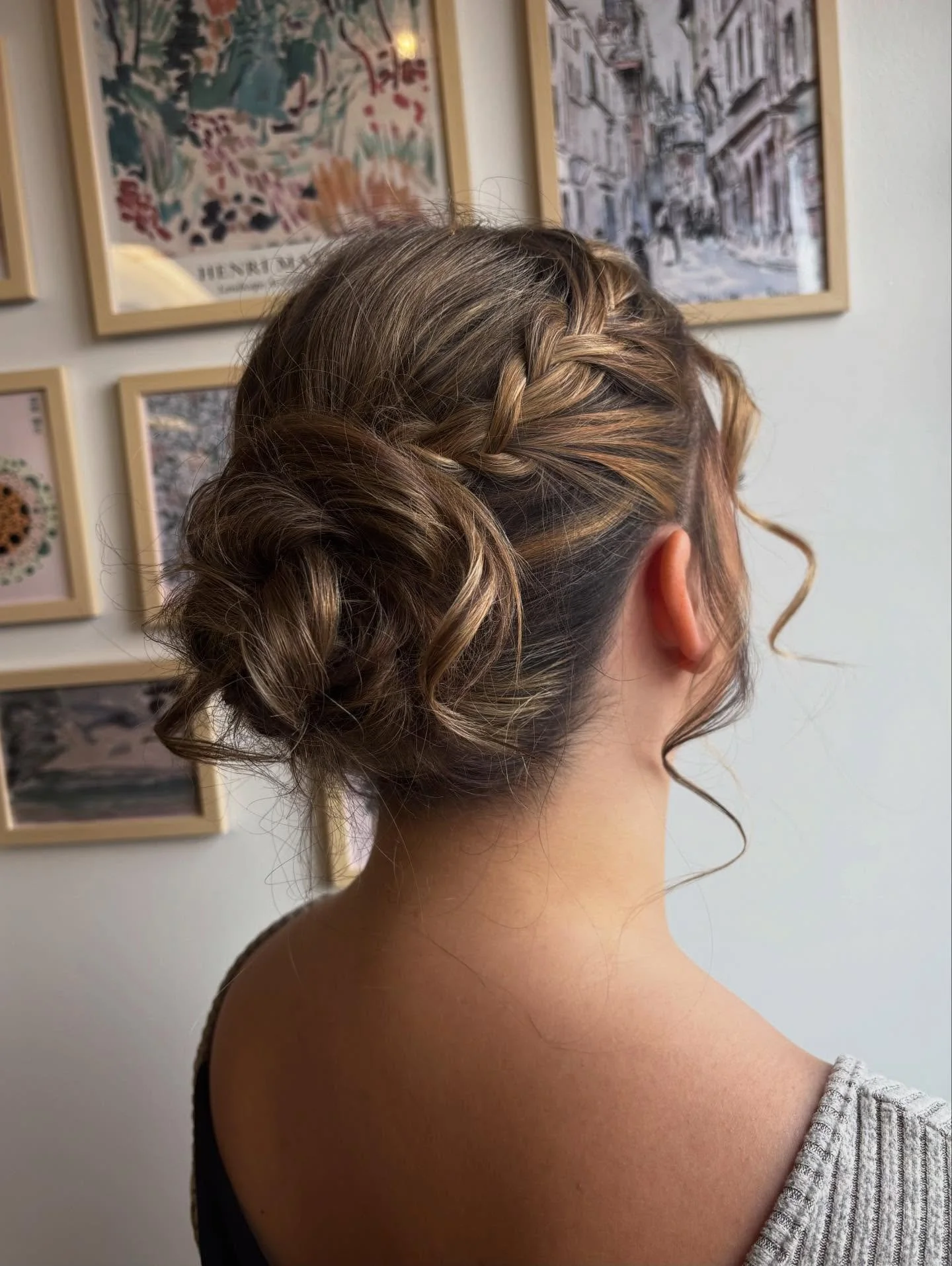 💫 Polished and effortlessly elegant💫

Step into every special occasion this holiday season with beautifully styled hair! 🌲

Hair by | @hair.byallynicole