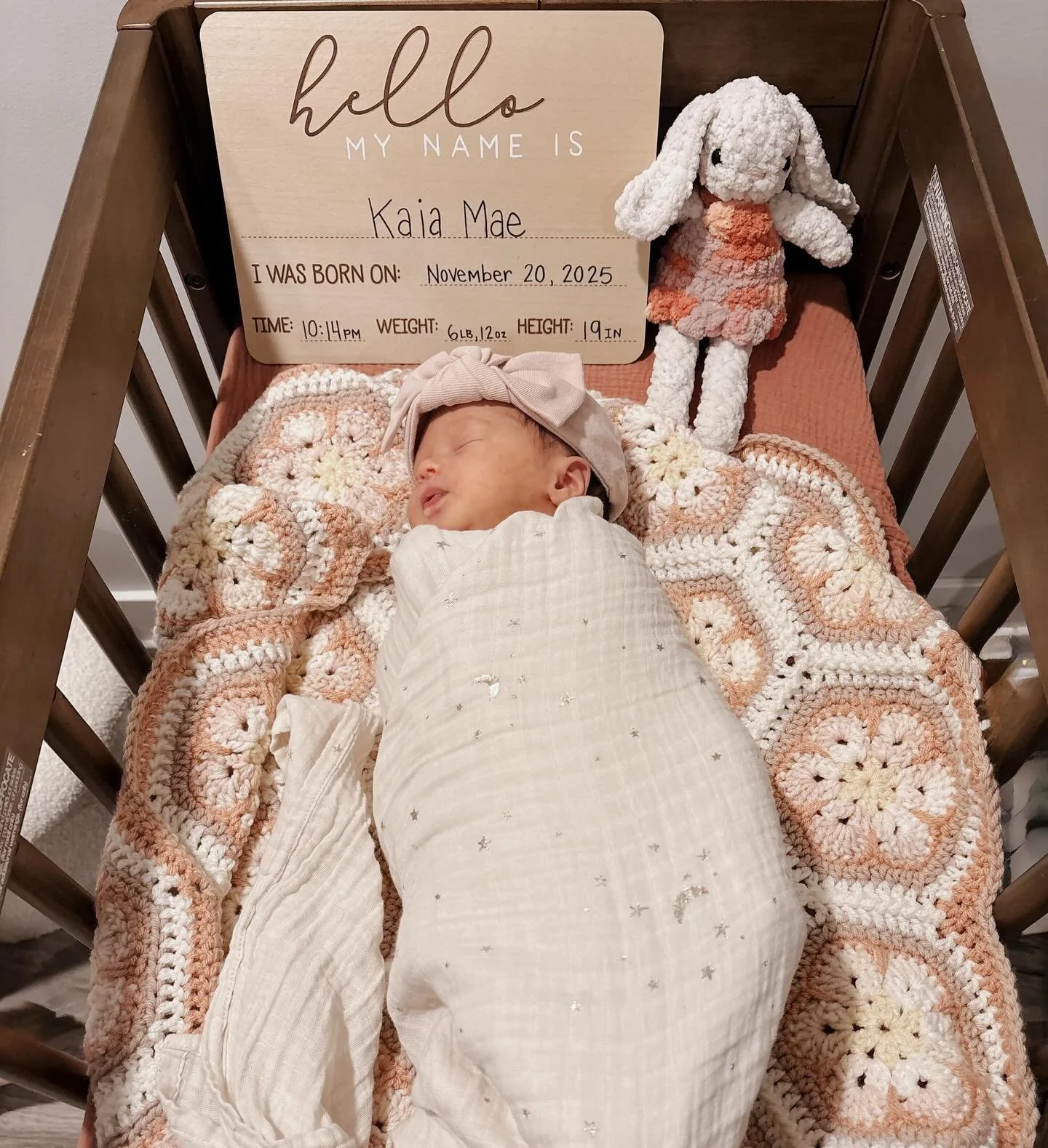 ✨ We are so excited to finally introduce Kaia Mae ✨
Our stylist Ari welcomed the most precious baby, and we are so happy for her as she steps into this beautiful new chapter as a mama. Clients have been asking about mama and baby, and we&rsquo;re hap