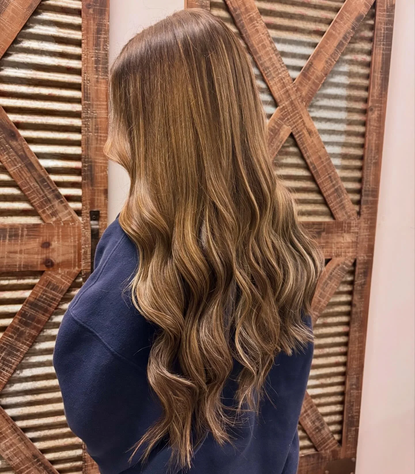 Yes, please!! Everything about this look has us in awe 😍 The color and those curls = perfection! 

Hair by | @hair.byallynicole