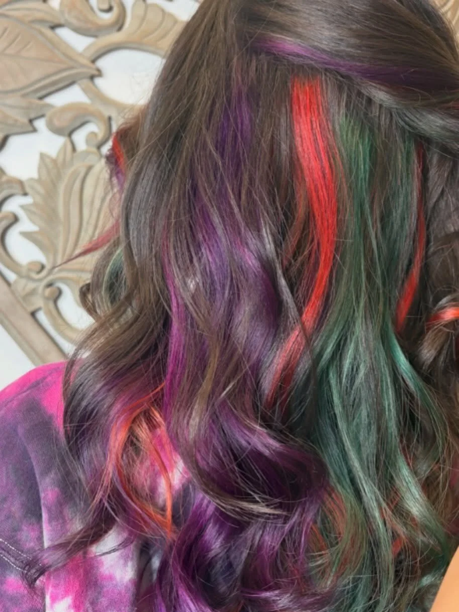 Splashing with some @randcolor Half Truth!! This semi-permanent hair color has no ammonia, highly pigmented and impressive longevity! 😍 

Hair by | @createwitharianna