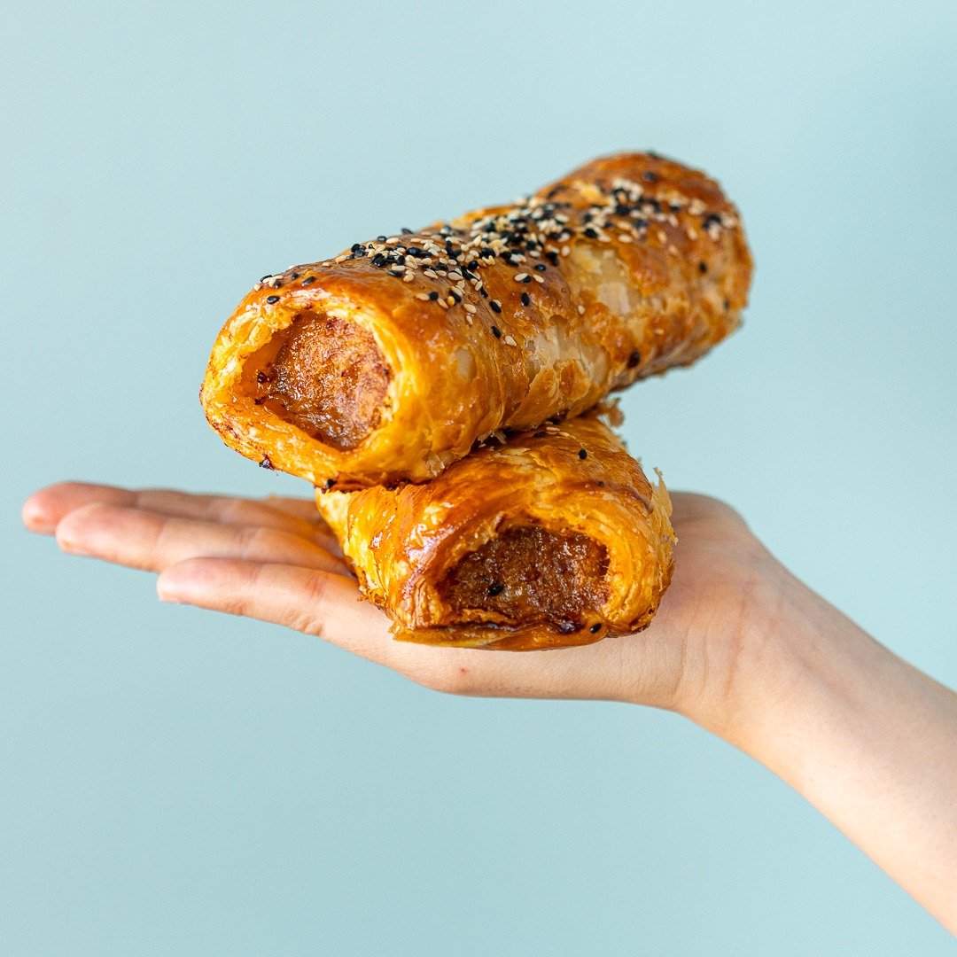House-made sausage rolls. It's hard to believe they could taste as good as they look, but it's true!
.
.
#northsidebroadway #melbournebreakfast #melbourne #melbournecafe #melbournegoodfood #cafe #takeaway #broadsheetmelbourne #brunch #urbanlist #eati