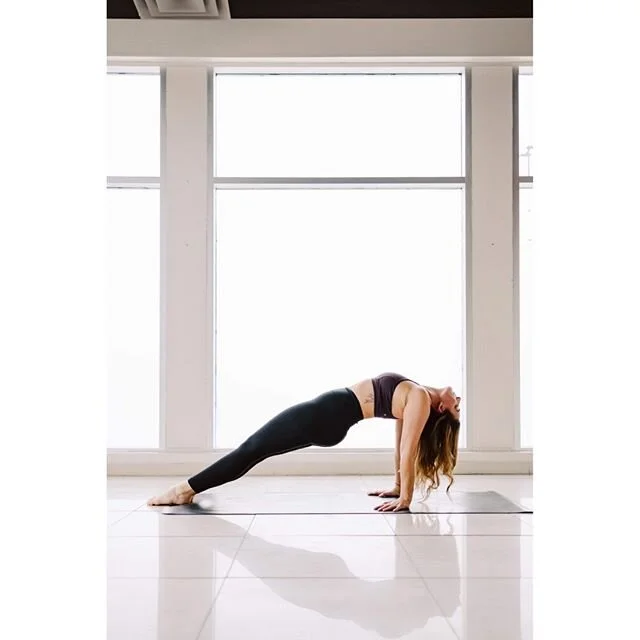 Purvottanasana~⠀⠀⠀⠀⠀⠀⠀⠀⠀
.⠀⠀⠀⠀⠀⠀⠀⠀⠀
Apparently this posture is very polarizing. There are those who love it (like me) and those who hate it. I guess you could say that I'm on a mission to make others fall in love as much as I have. I think a big part