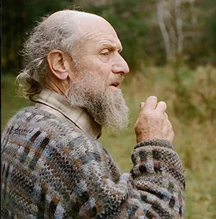 Ianto Evans: The Cob Revival and the Hand-Sculpted House 