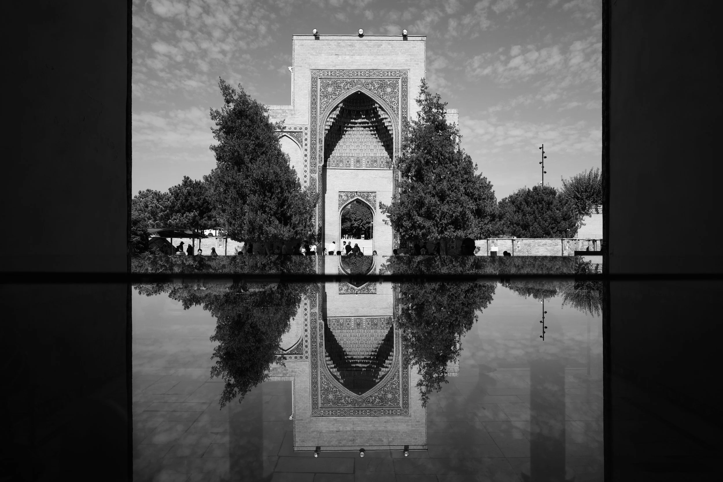 Samarkand_Ricoh_BW_Reflection_Monument.jpeg