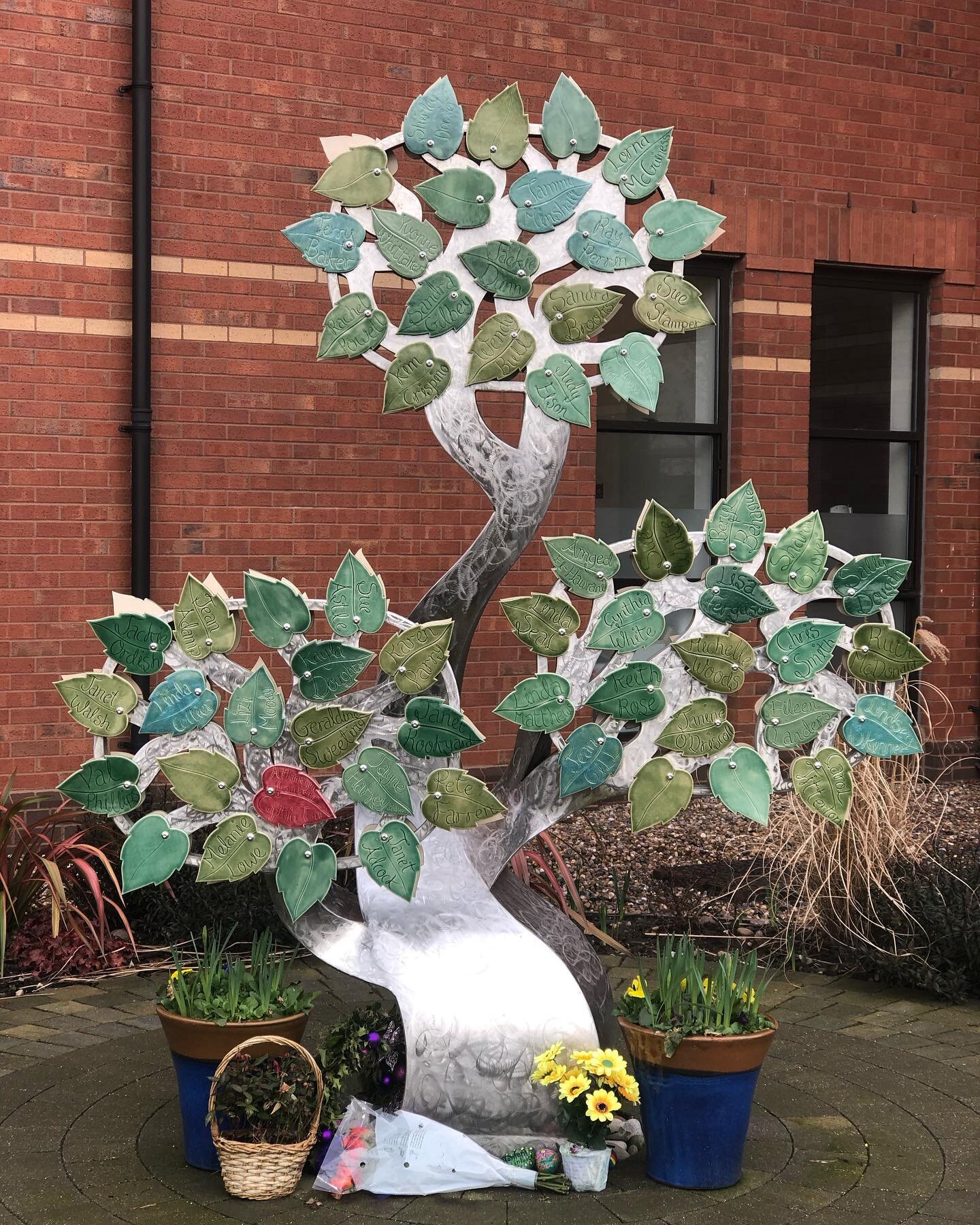 Took a little trip up to the Queens Hospital in Burton today, to install a few more of the hand carved ceramic remembrance leaves for the Memorial Tree Sculpture. 
.
Designed and Created by myself in 2019, this stainless steel and ceramic sculpture w