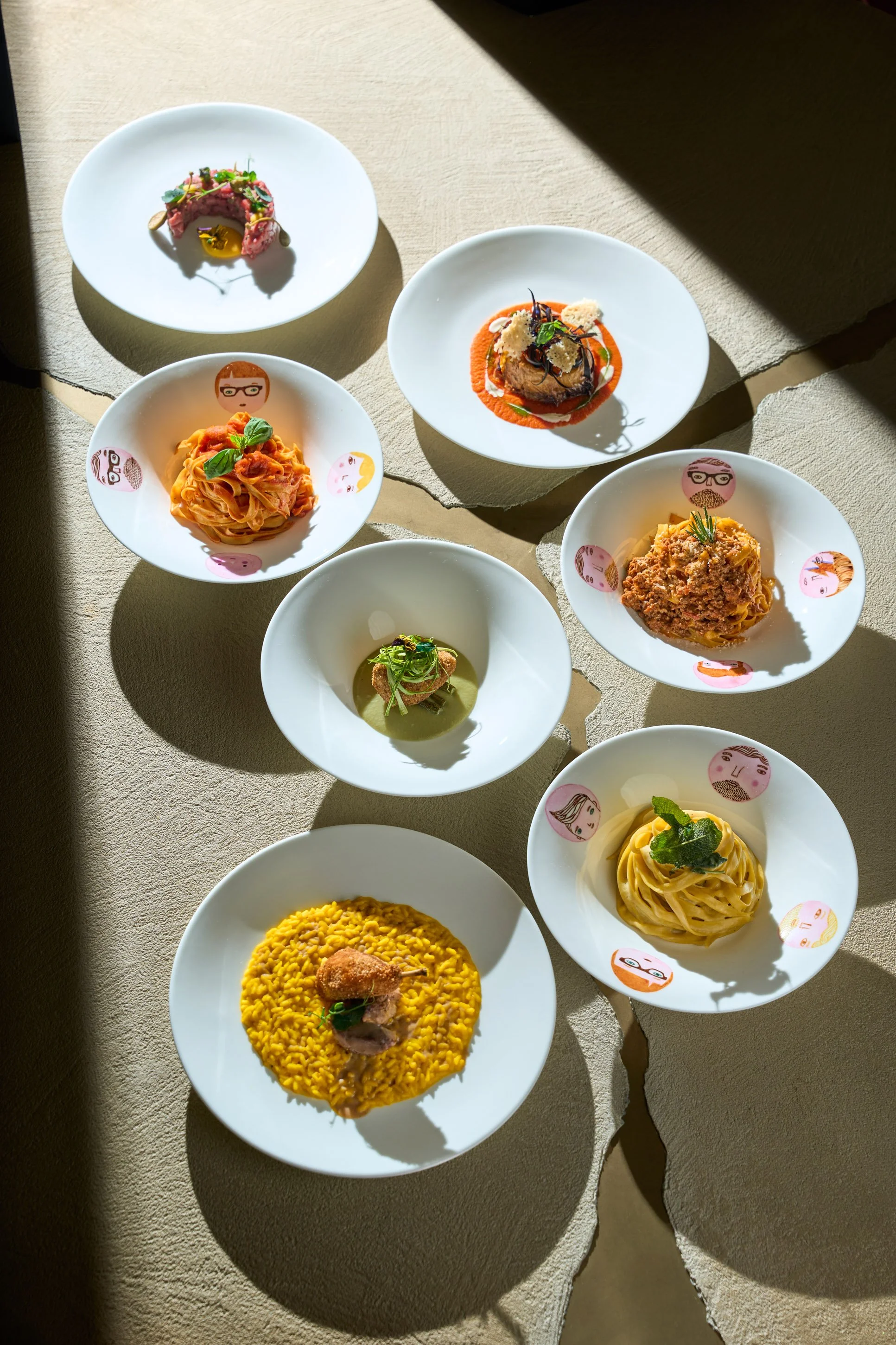 Fotografia food professionale di sei piatti del menu di un ristorante in Brianza, ripresa con luce flash — Cardinali Studio