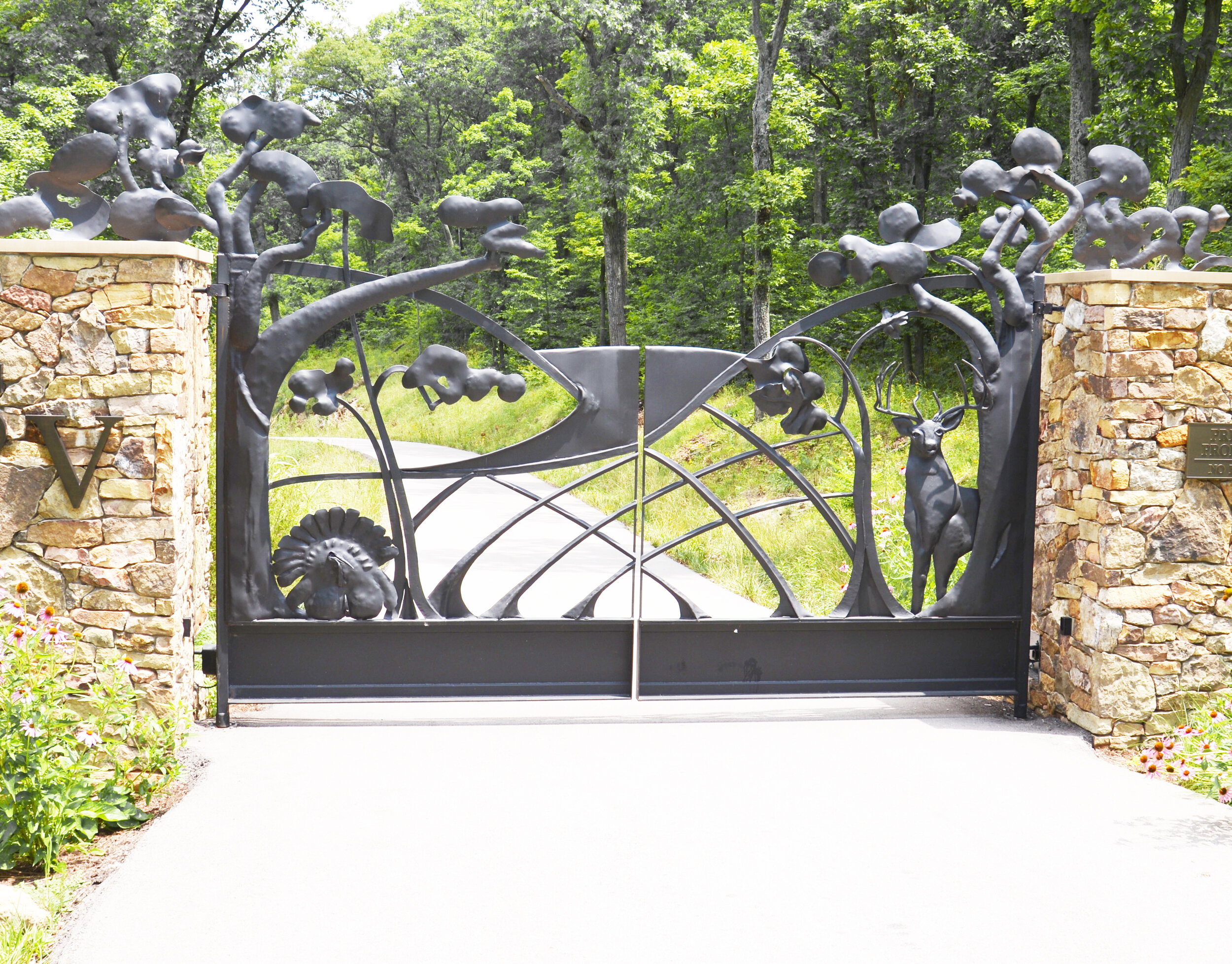 SYCAMORE VALLEY ENTRY GATE