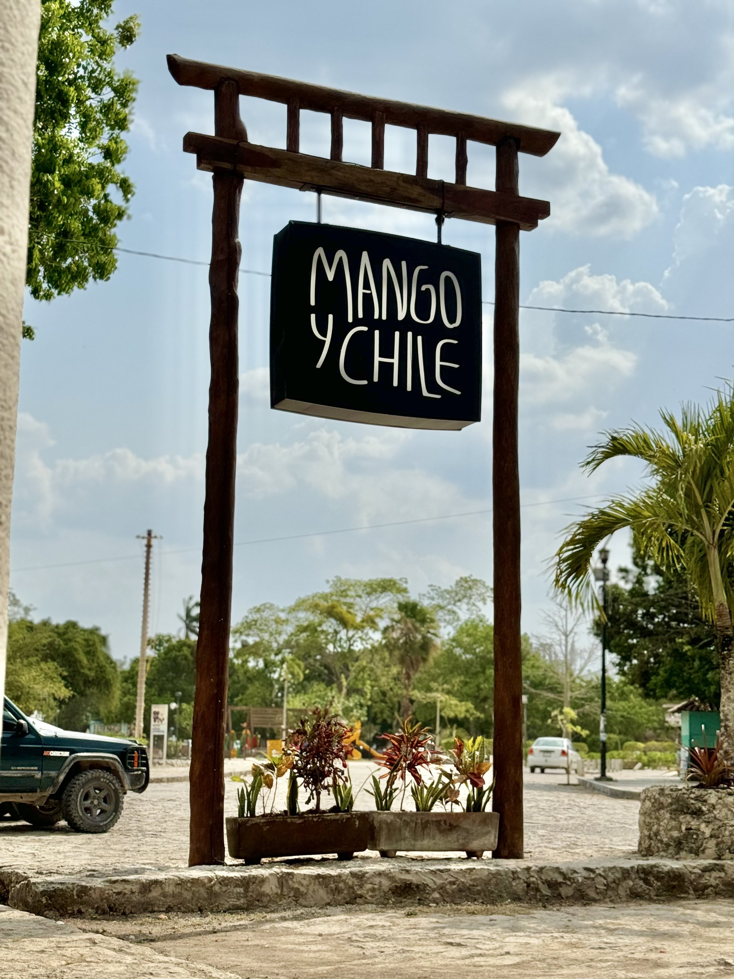 Street sign of restaurant Mango y Chile in Av 3 of Bacalar center and town square