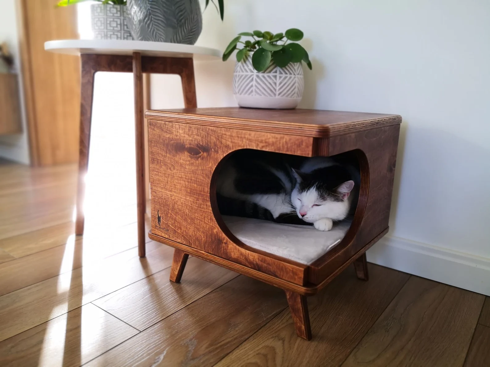 Photo 1 Cat bed end table inspiration.png