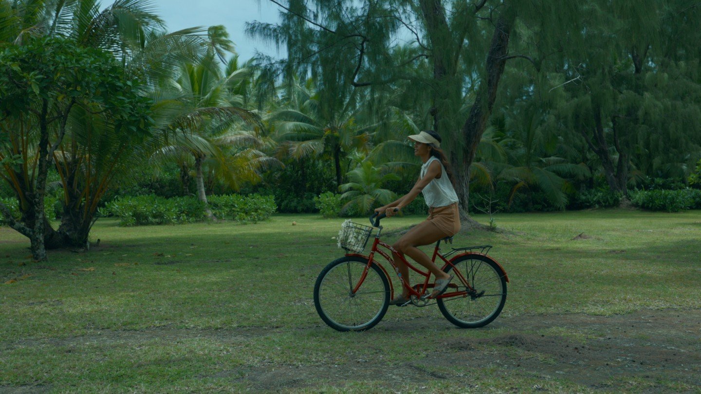 Find island serenity and enjoy the freedom to pedal in the embrace of nature's beauty. 🌿🚲