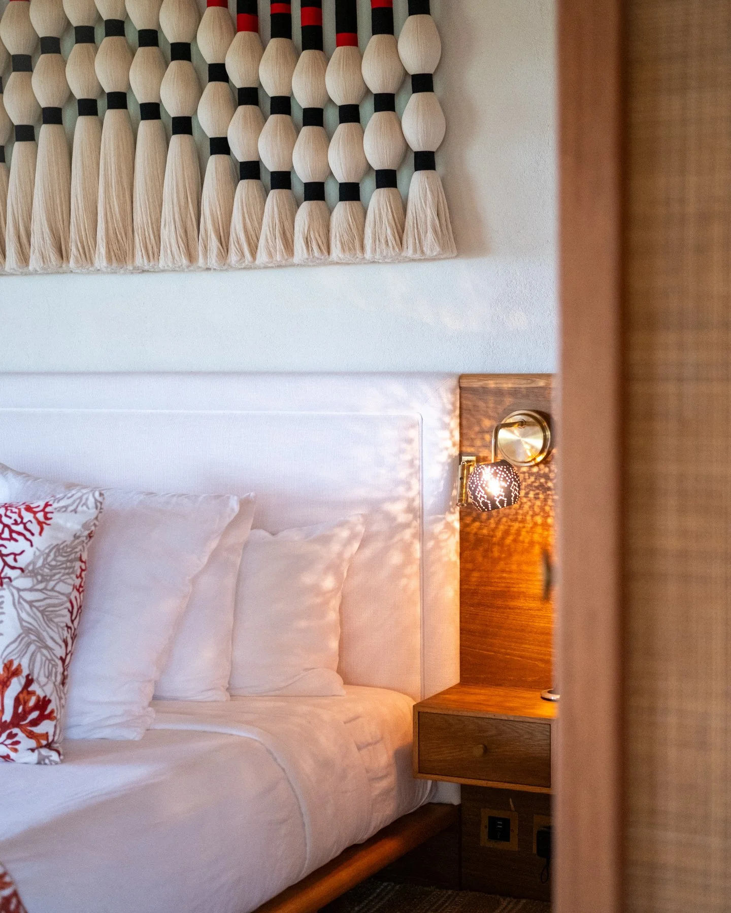 At Motu Nao Nao, elegance is quiet.
It lives in ease, in slowness, in the art of feeling at home without ever needing to ask.

Photo credit : @ravaheresillouxoff

#island #frenchpolynesia #raiatea