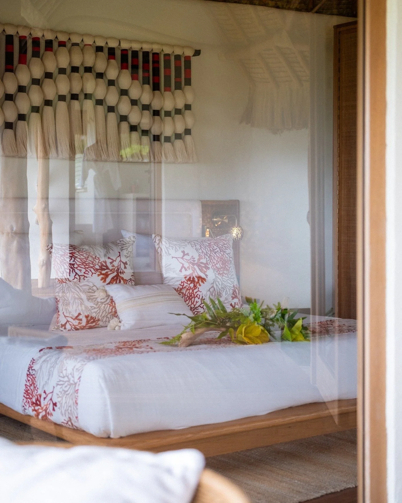 A bed dressed in coral, a roof woven from the land. Rest, here, feels ancestral.

Photo credit : @ravaheresillouxoff

#island #frenchpolynesia #raiatea