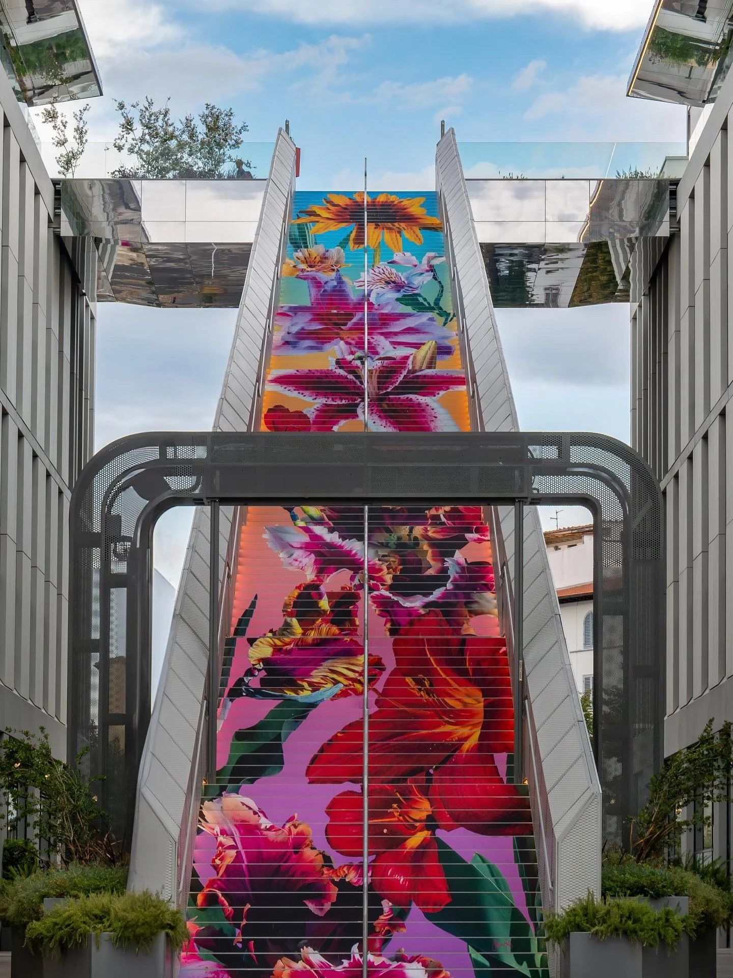 Ah I can&rsquo;t tell you how much I love these steps! My artwork &lsquo;Dawn to Day&rsquo; looking so gorgeous on these public steps in Florence!!! 🤩🤩 Huge to thanks @thesocialhub.florence for the opportunity to design artwork for these steps lead