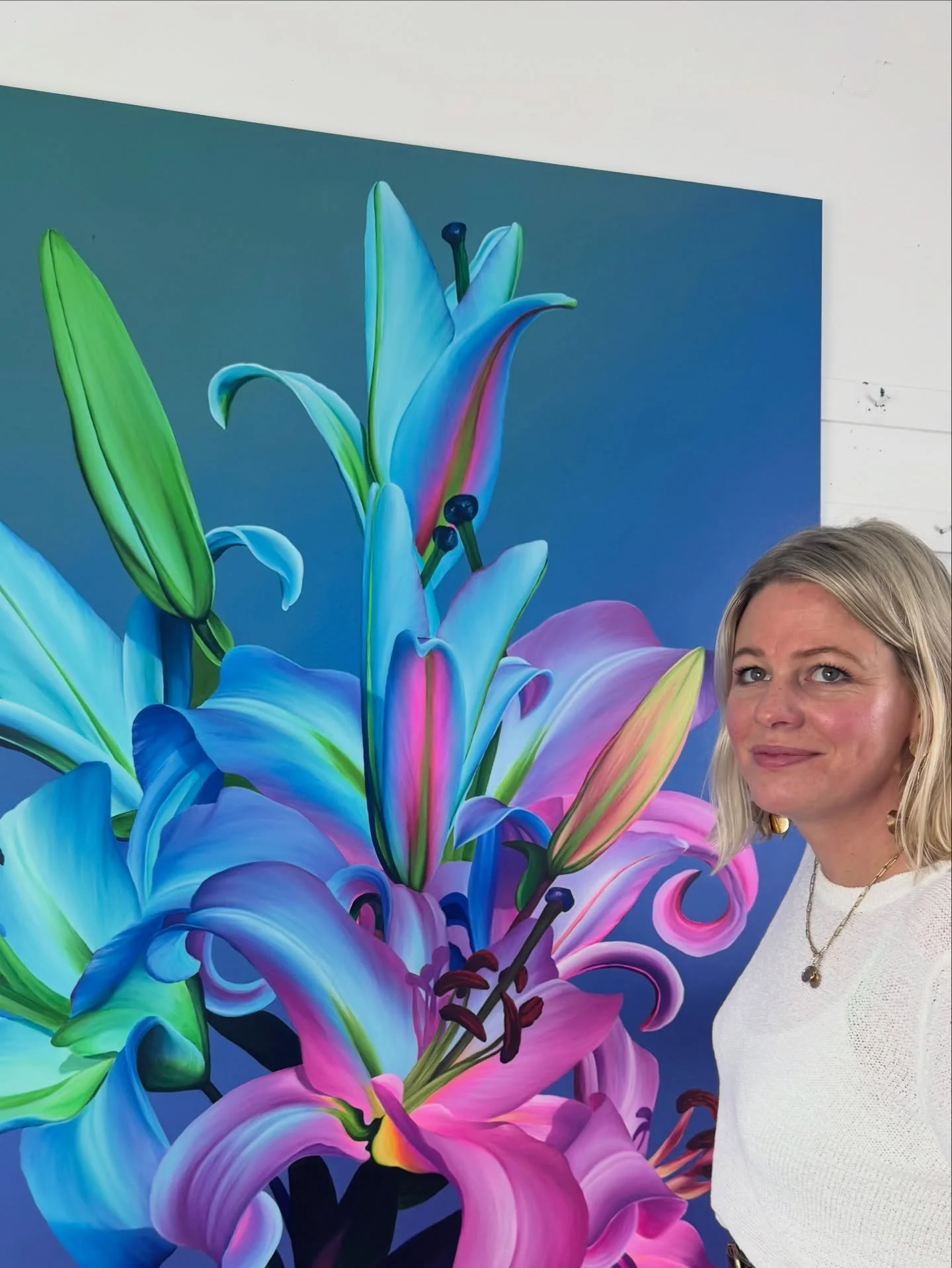 The final countdown to end of the year, and I am so ready for the Christmas break! ☺️🙌 
I love this painting, wanted to keep it! It&rsquo;ll soon to be off to its forever home, thanks to @ggagalleryofficial 🥹🥹
&lsquo;Seeing differently&rsquo; &hel