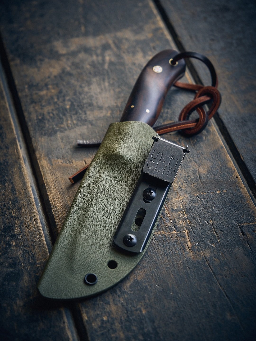 Modern classic.

Zabroski &lsquo;Deerstalker&rsquo; in gunstock walnut, lined in Forest Green G10, held with decorative Mosaic pins, small brass pins and a lanyard tube. 

Custom order requested in Olive Green Kydex - elegance meets practicality.
