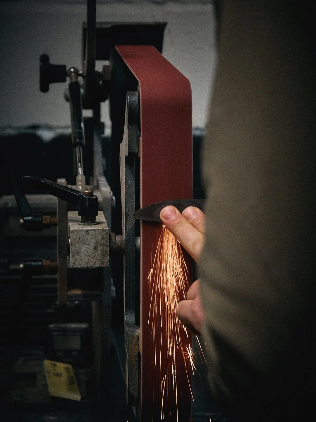 Work in progress for the @thestalkingshowltd auction piece.

Bevel grinding turns a flat piece of steel into a blade, and more reminiscent of the final product. 

#thestalkingshow