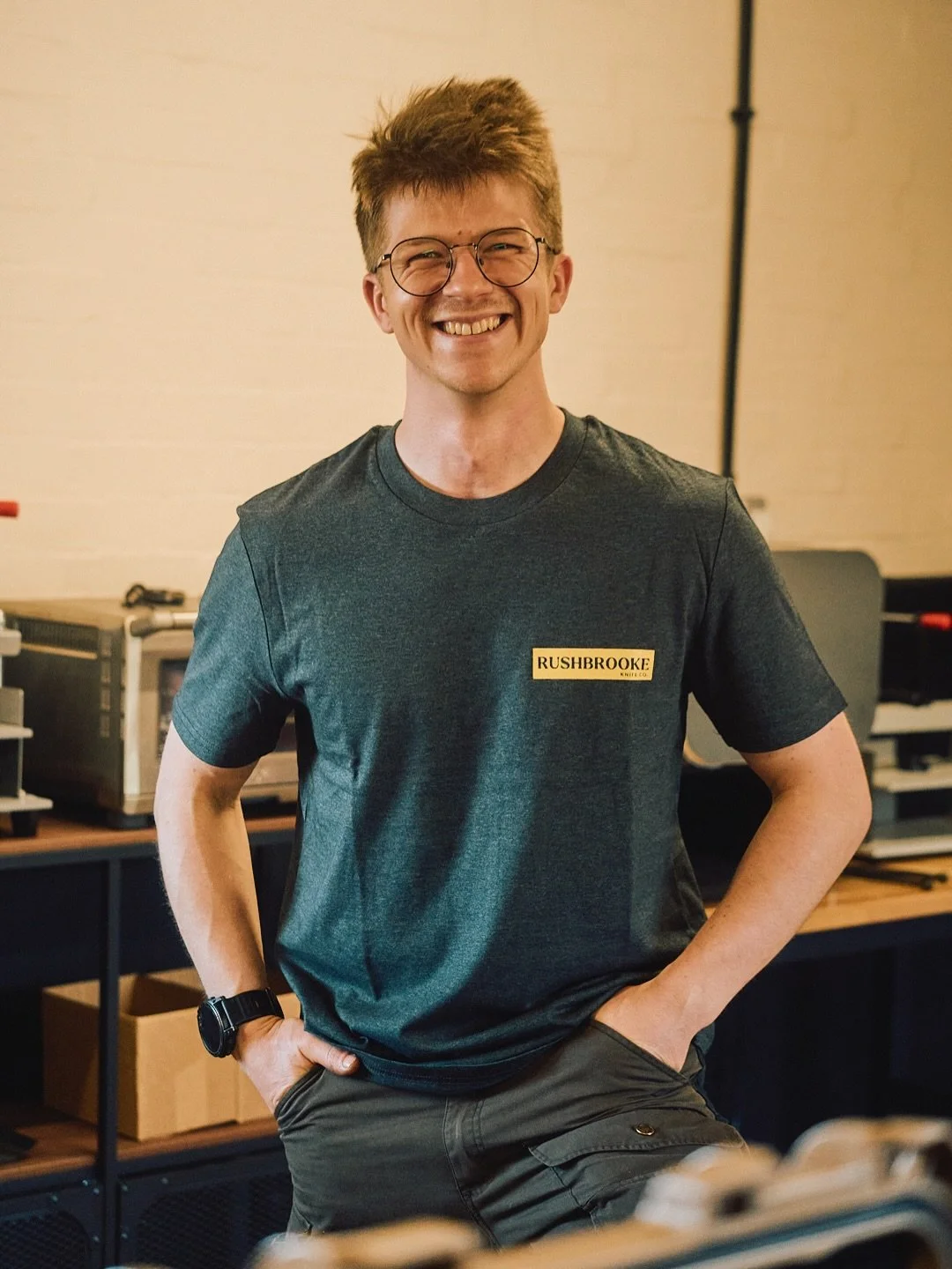 The new apprentice has been here five minutes and is already breaking things. 

Great to have a catchup with our friend @alecsteele to cast his eye over the latest @rushbrookeknifecompany developments 

#Rushbrooke