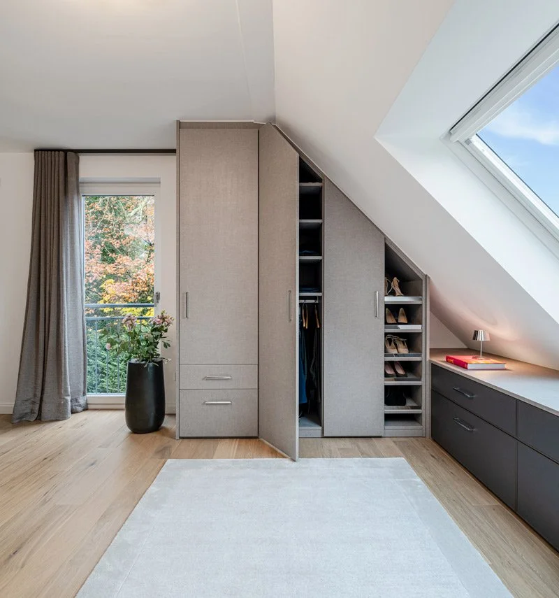 Kleiderschrank-Dachschraege.jpg