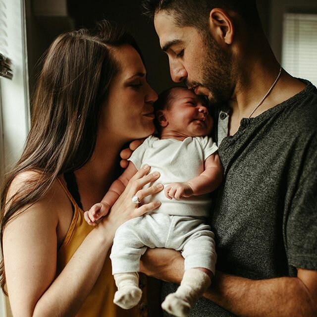 So many of my amazing long time clients just had babies which means I&rsquo;ve been doing quite a lot of in home sessions with them! I don&rsquo;t do traditional newborn photos but if you&rsquo;d rather something a bit more intimate and documentary s