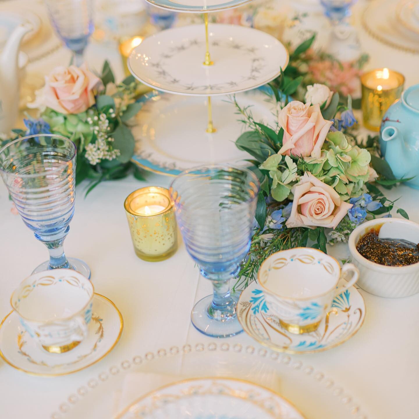 Creating the tea experience is so special to your guests who join you... it&rsquo;s a moment to experience true friendship and a little peace 

Photographer  @ericandjamiephoto 
Planning/Design  @akbrides 
Tableware  @teaandoldroses 
Floral Design  @