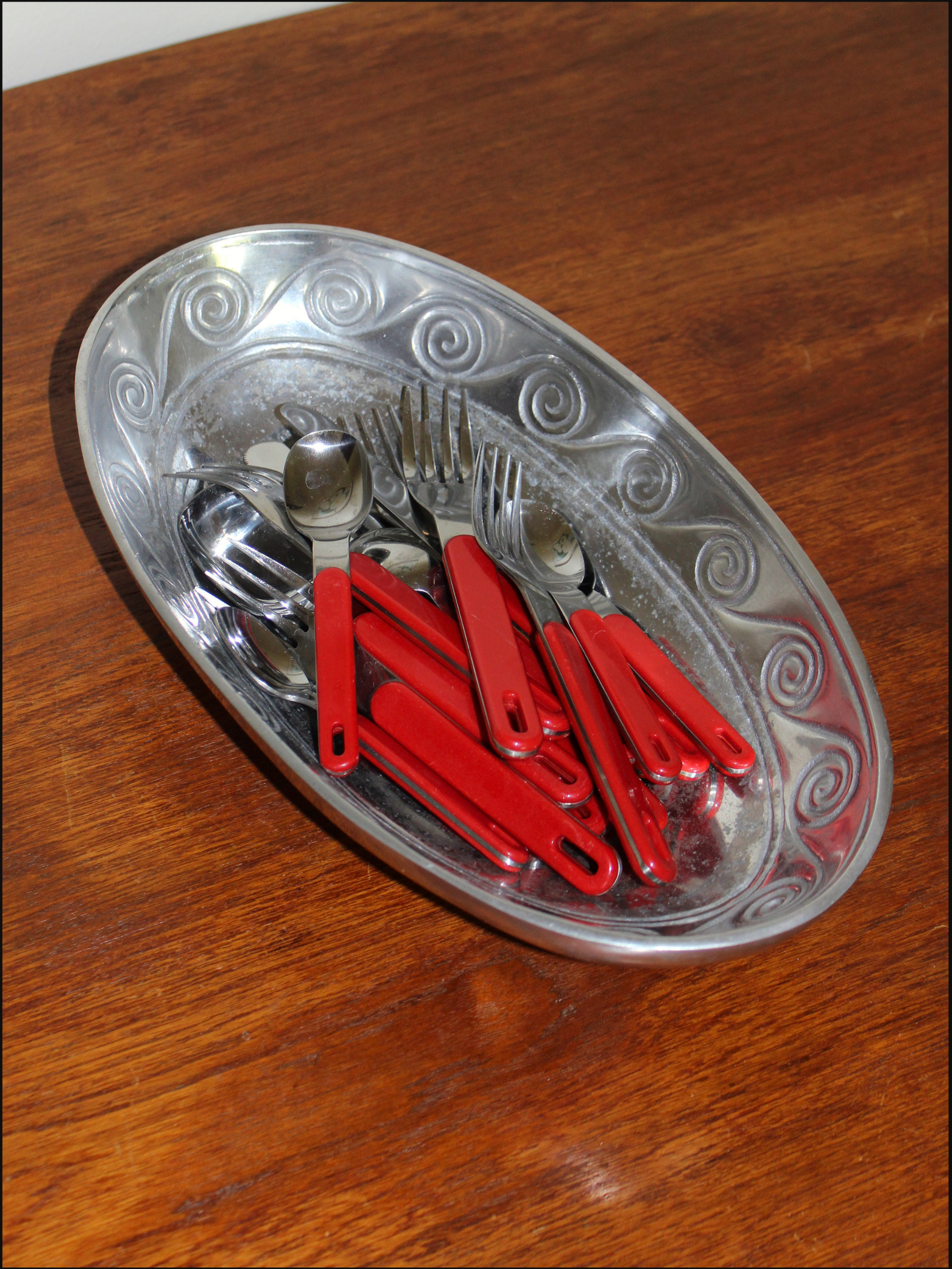 red cutlery cover.png