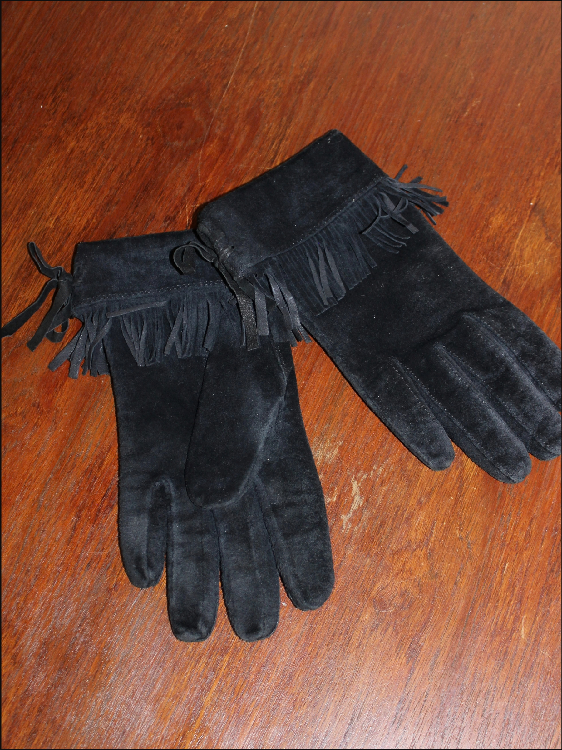 suede fringe gloves cover (8).png