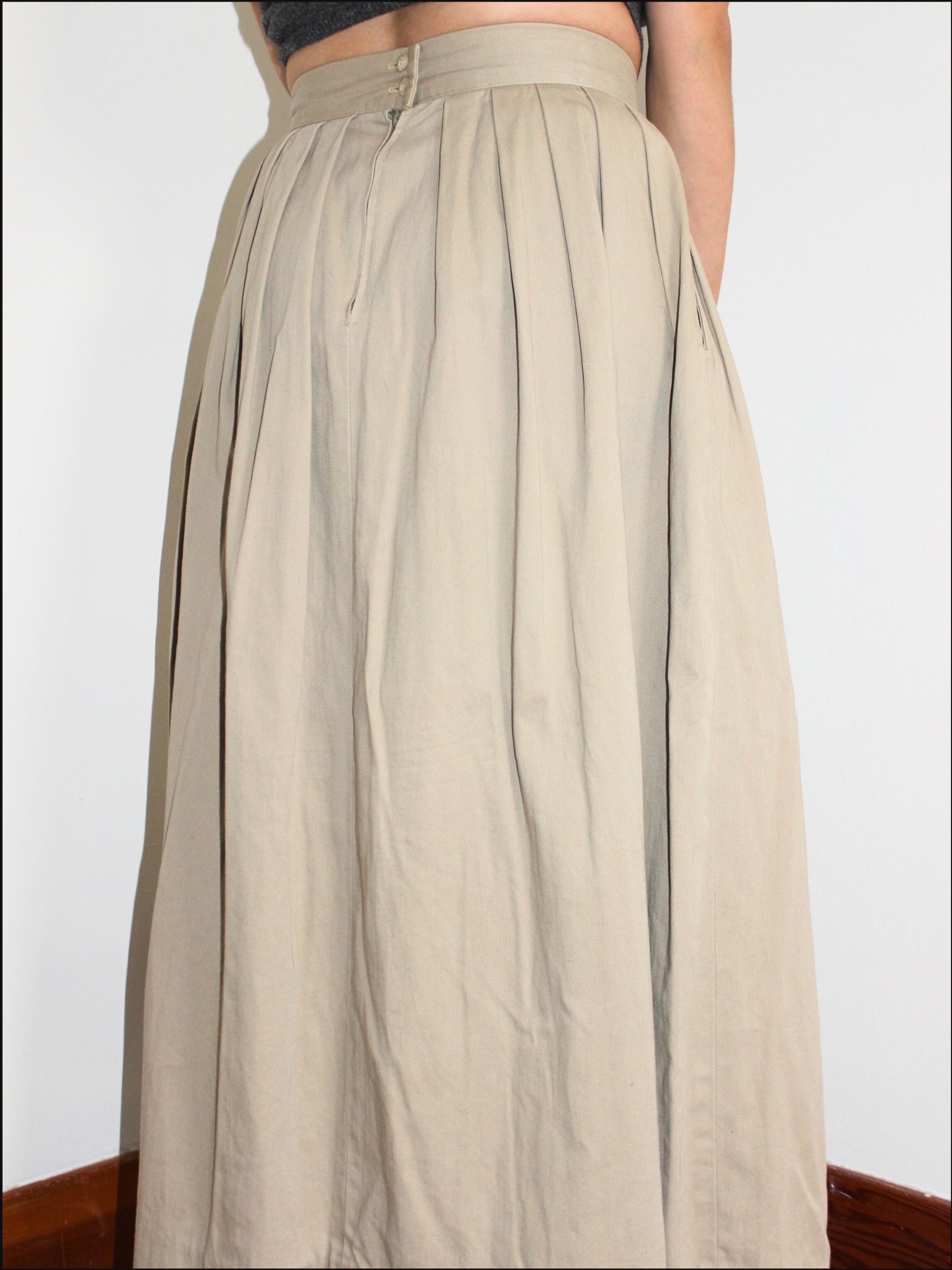 pleat chino skirt cover (9).png