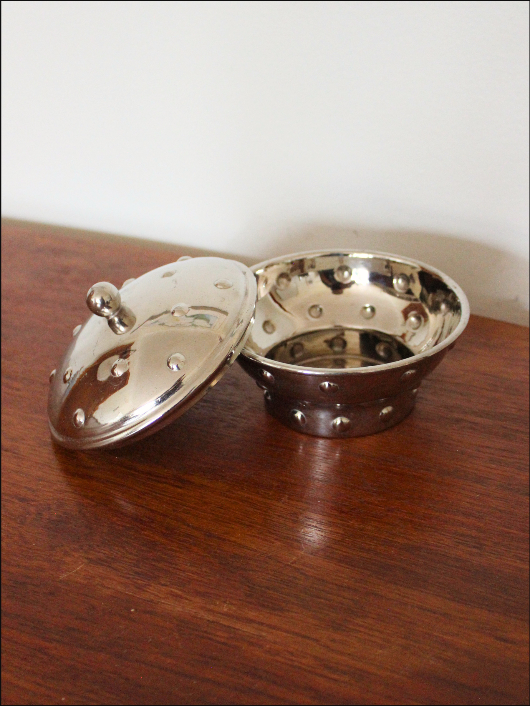 dot tin cover (4).png