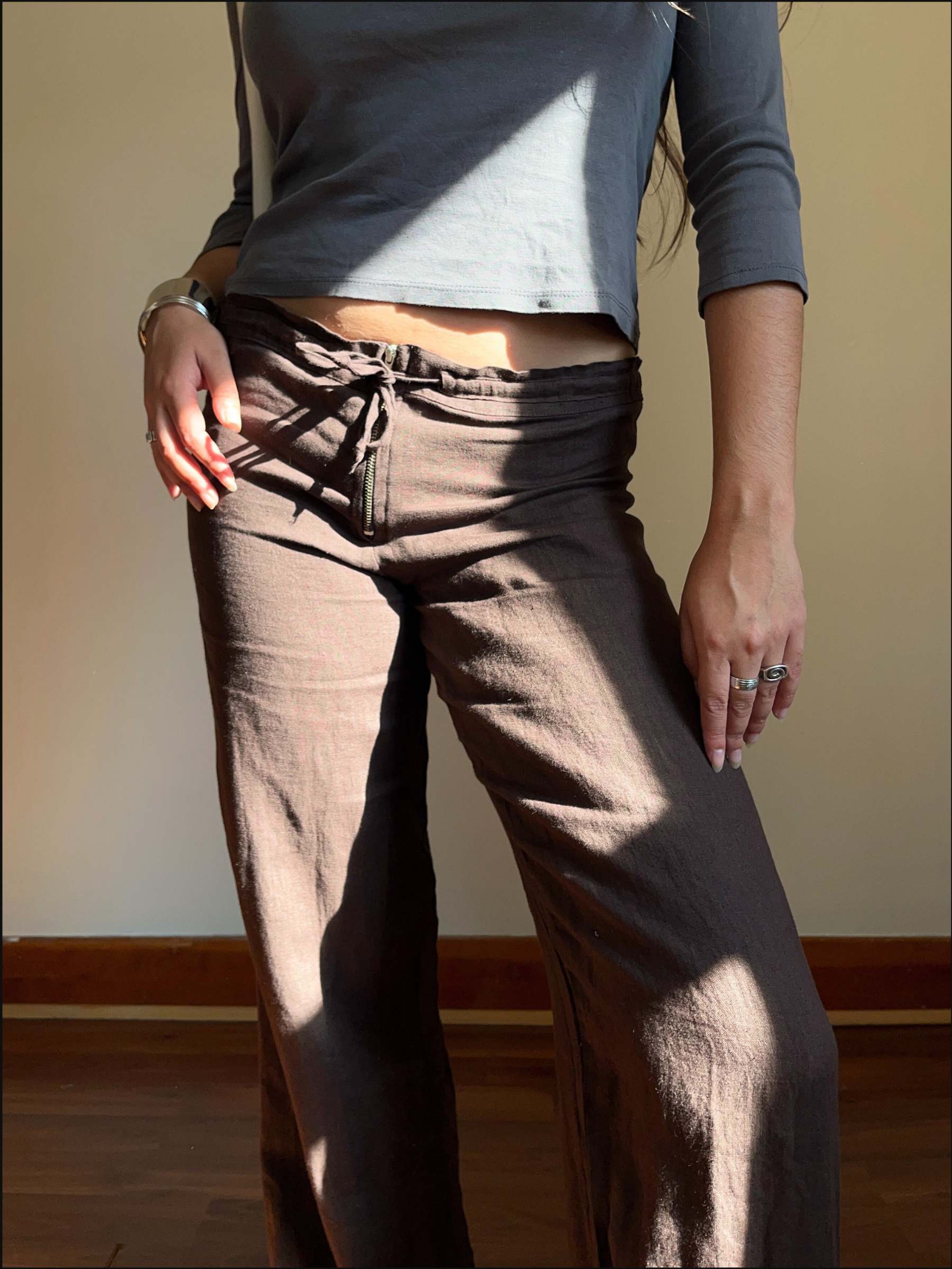 zip linen pants cover (9).png
