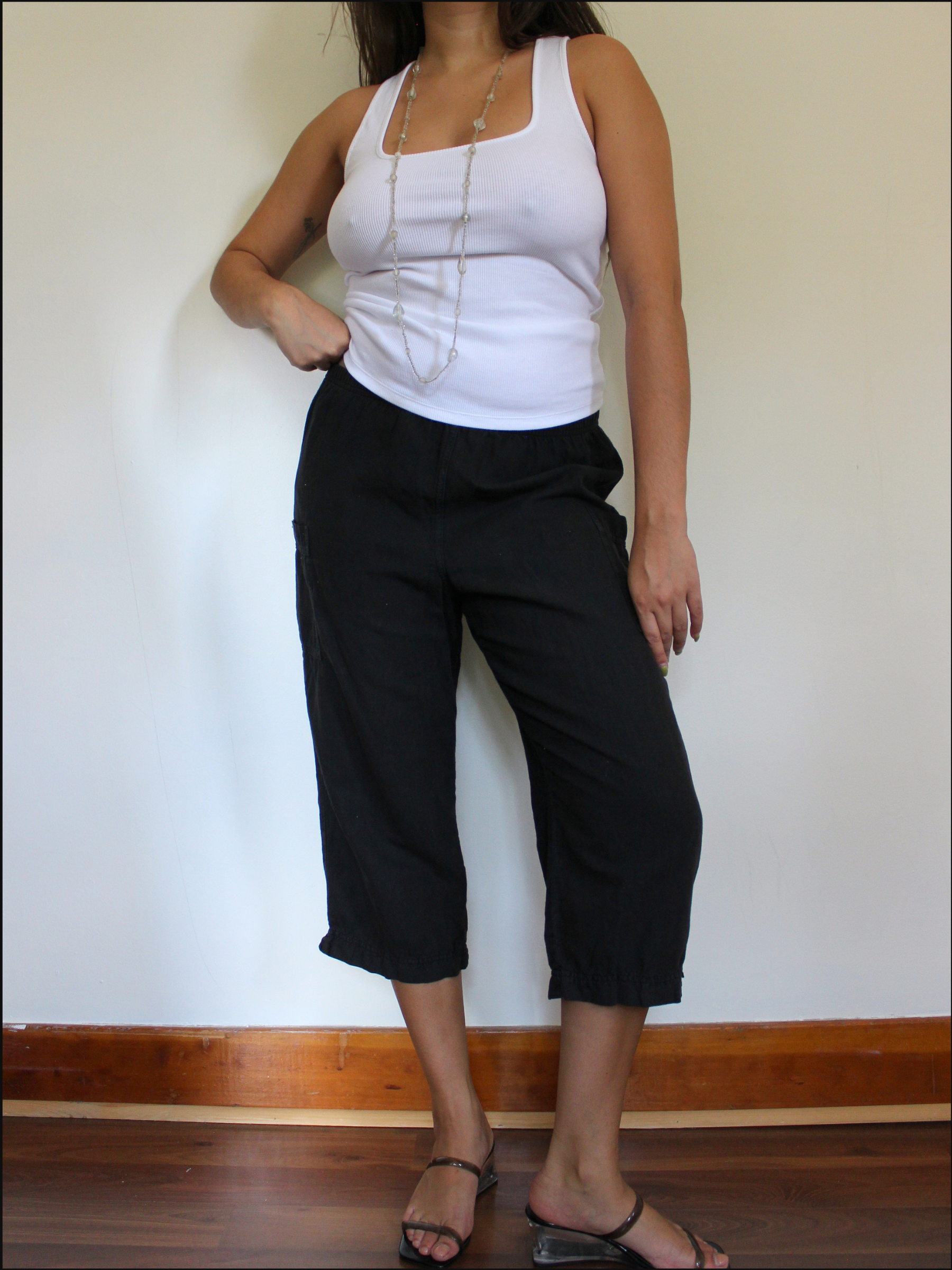 linen button capris cover (9).png