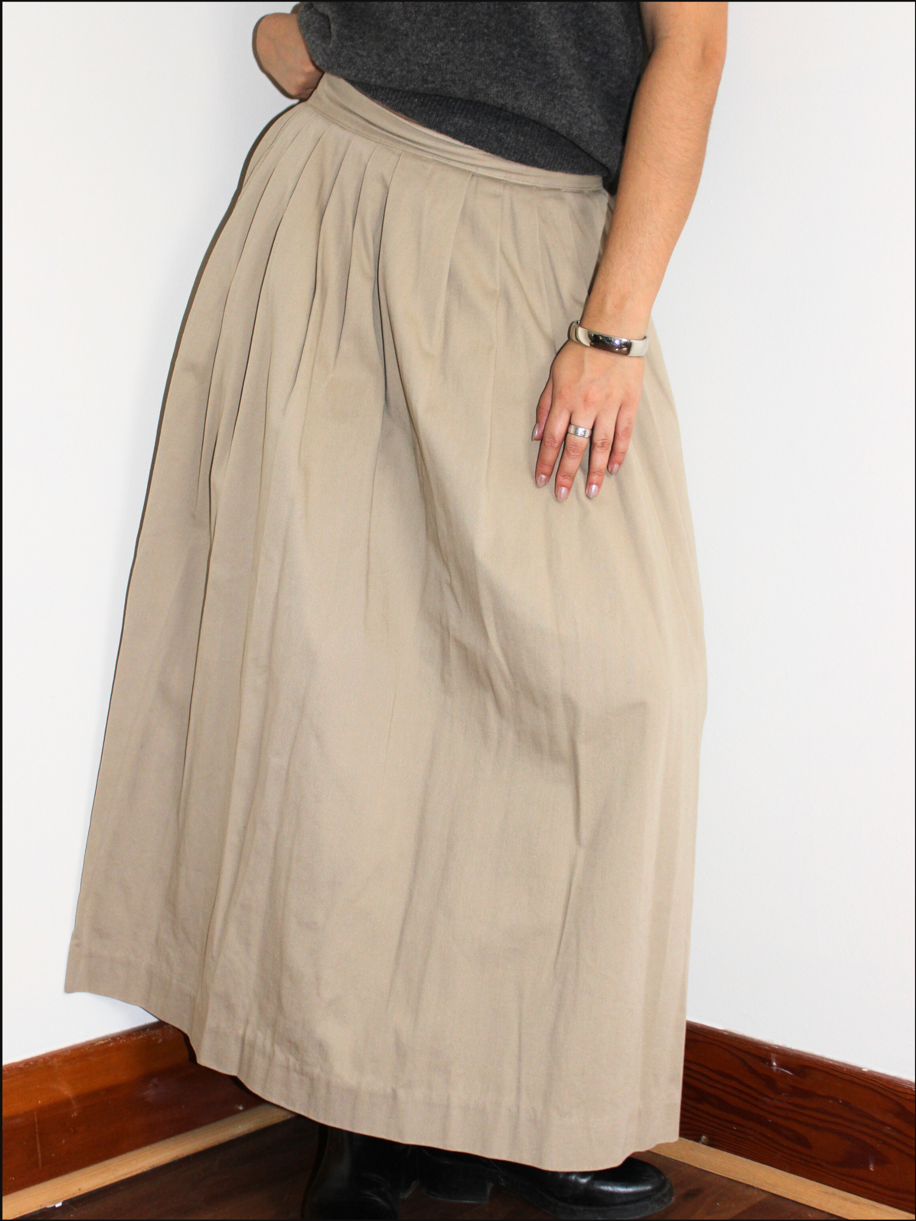 pleat chino skirt cover (11).png
