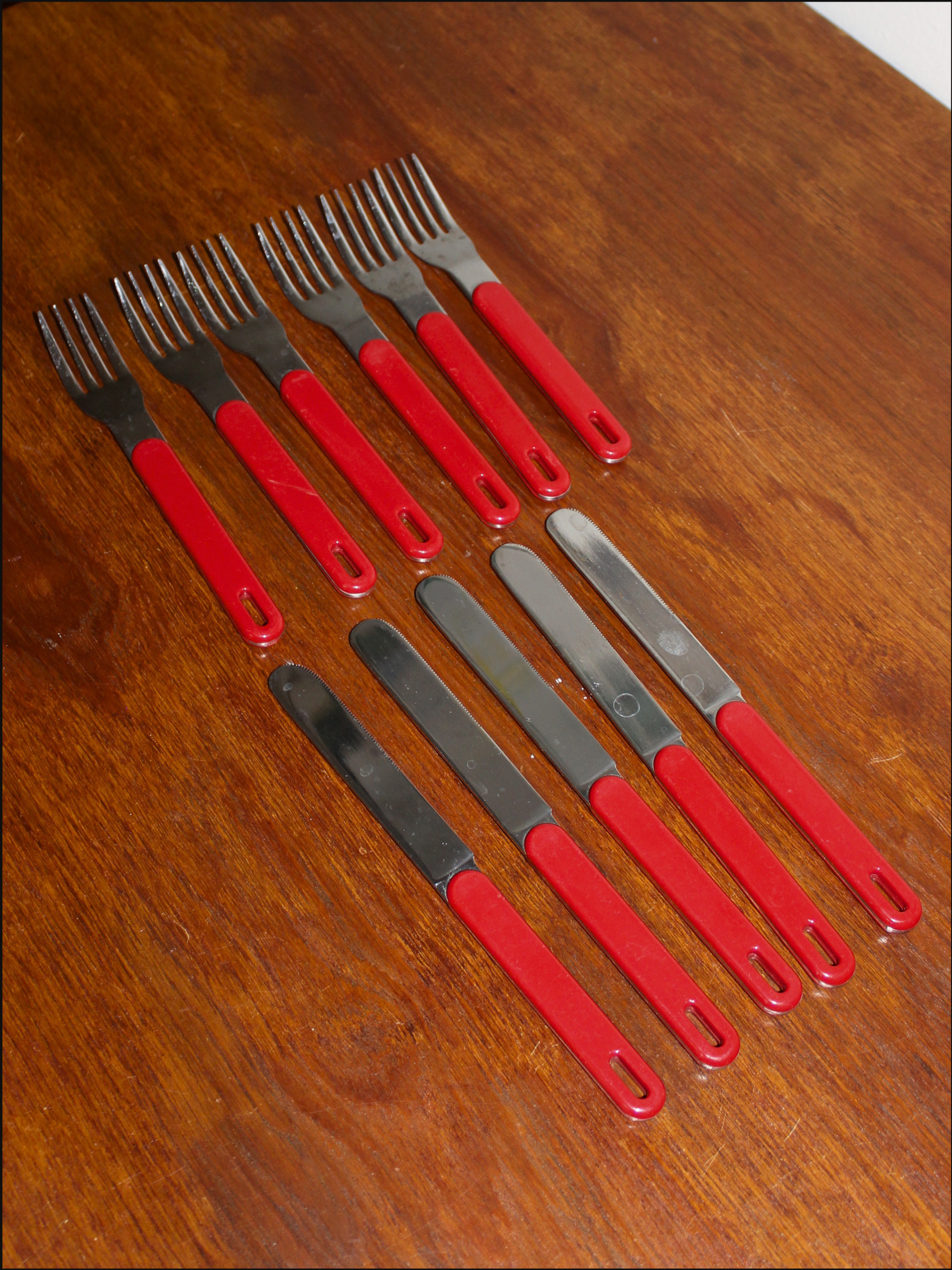 red cutlery cover (4).png