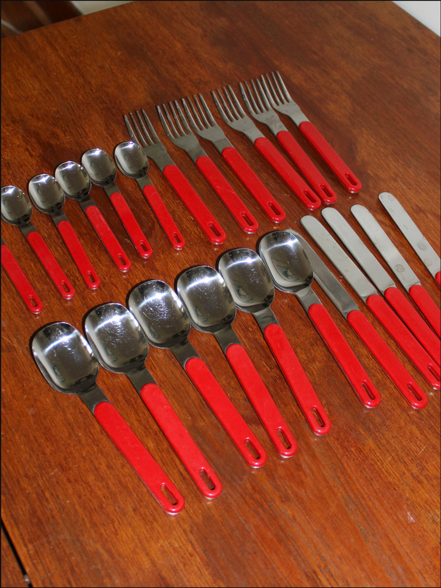 MCM Red Cutlery Set — 23 pcs.