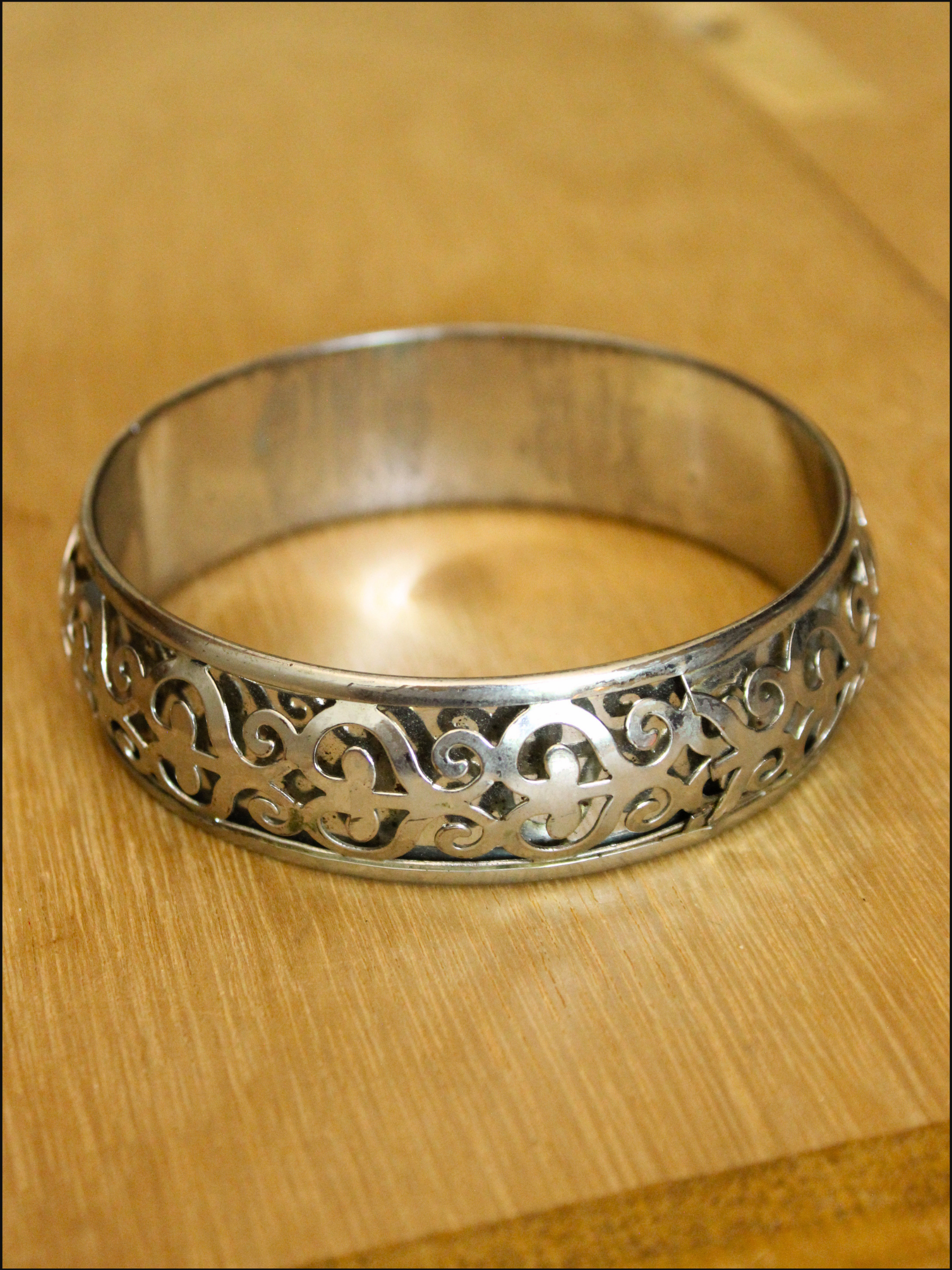 scroll bangle cover.png