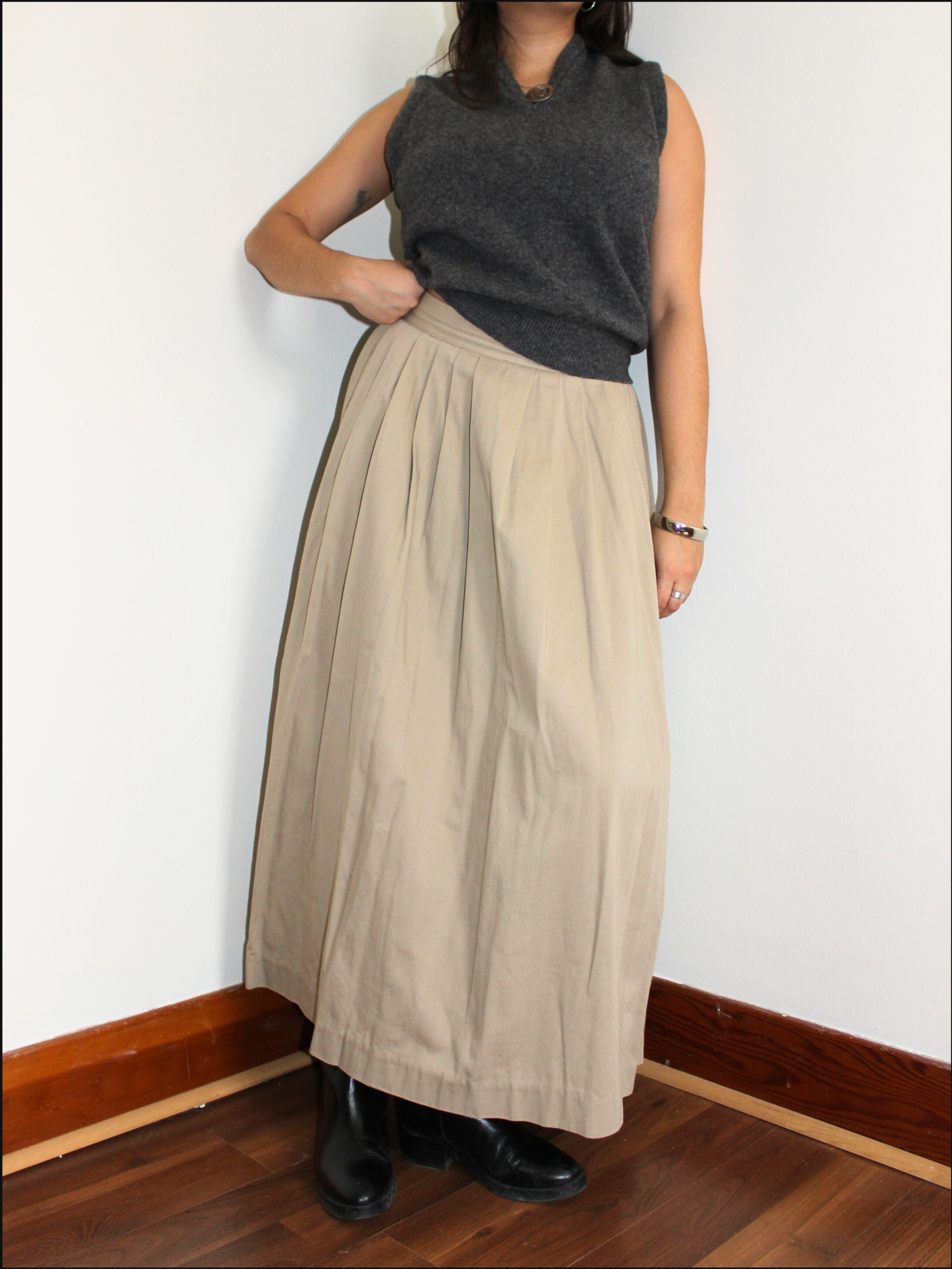 pleat chino skirt cover (5).png