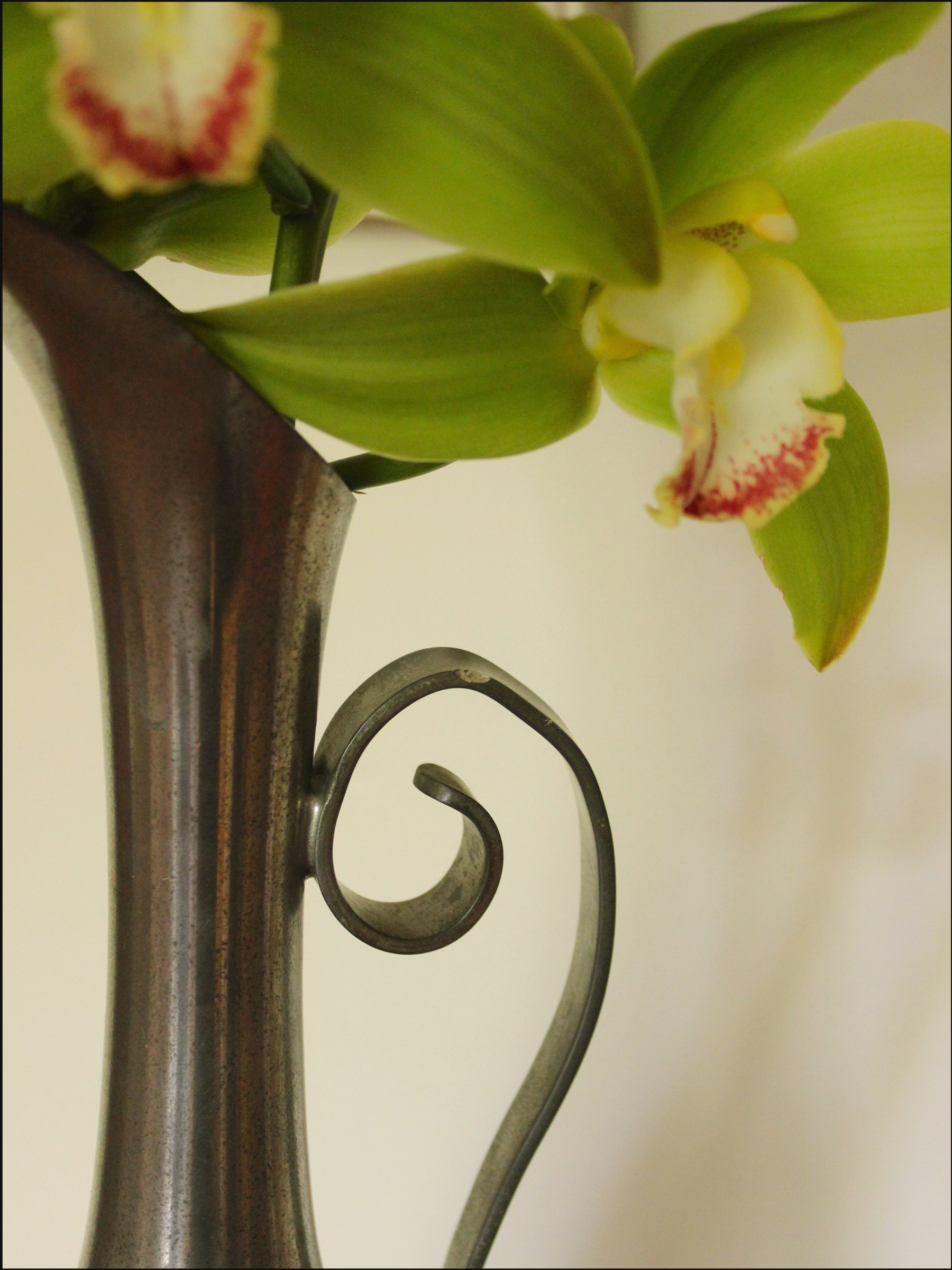 pewter spiral vase cover (3).png