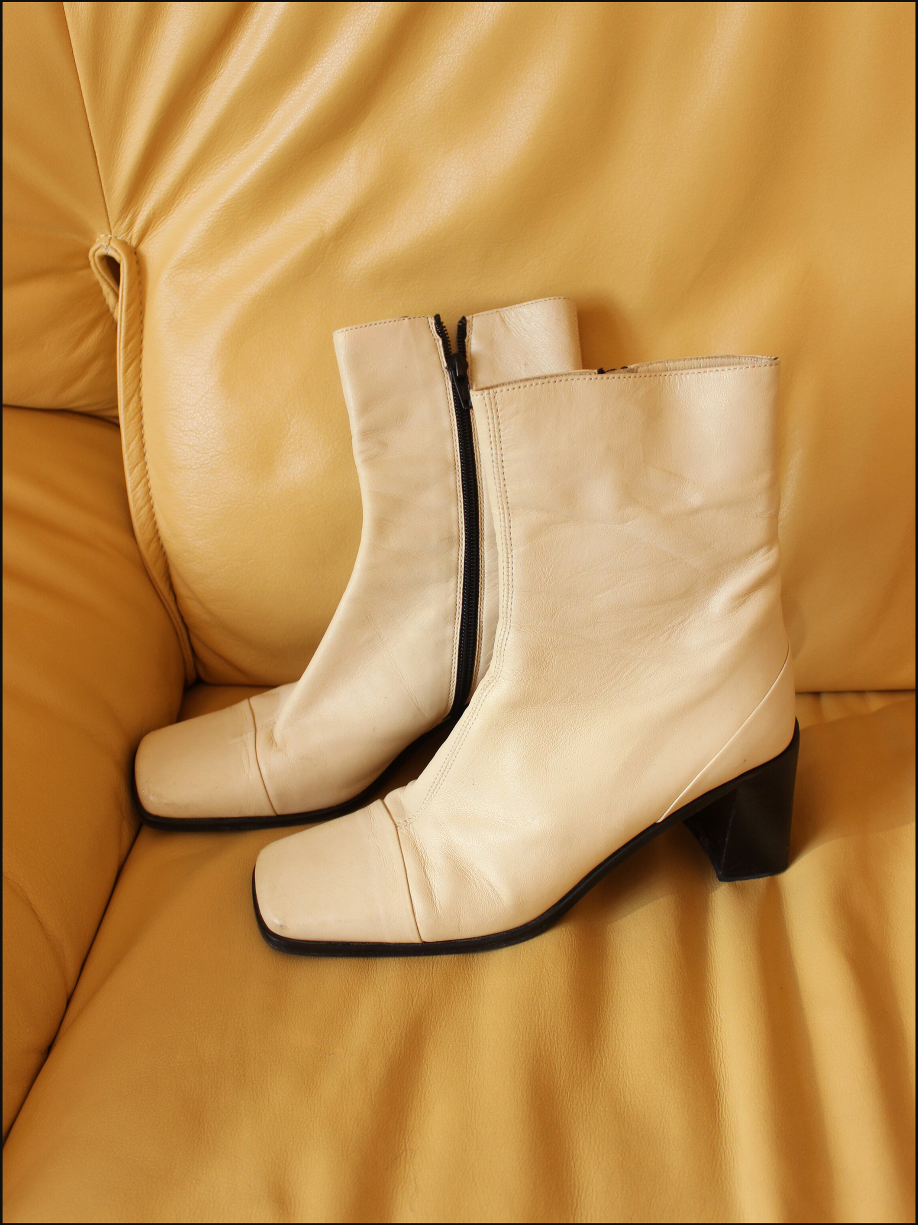 butter boots cover (5).png