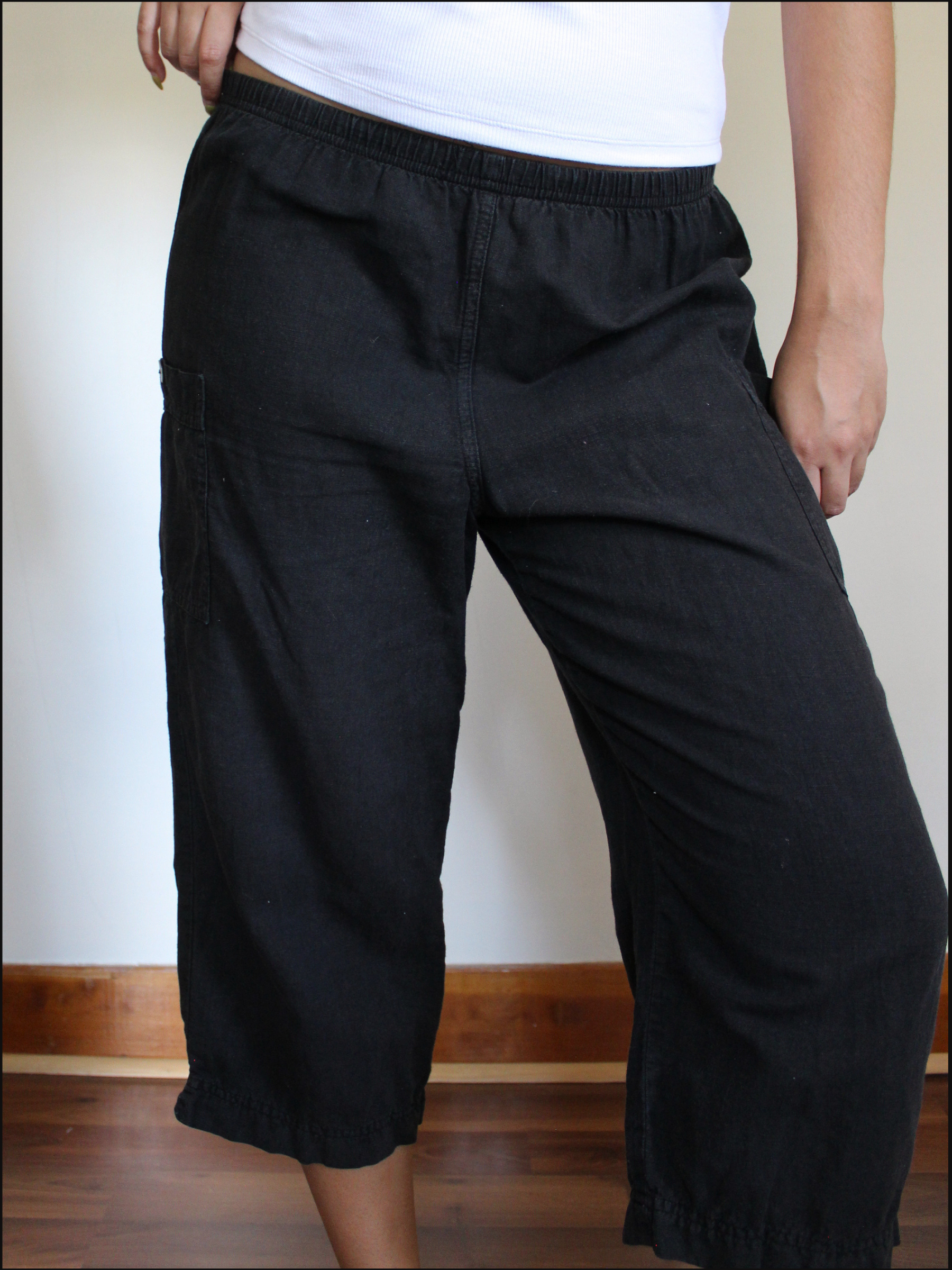 linen button capris cover (7).png
