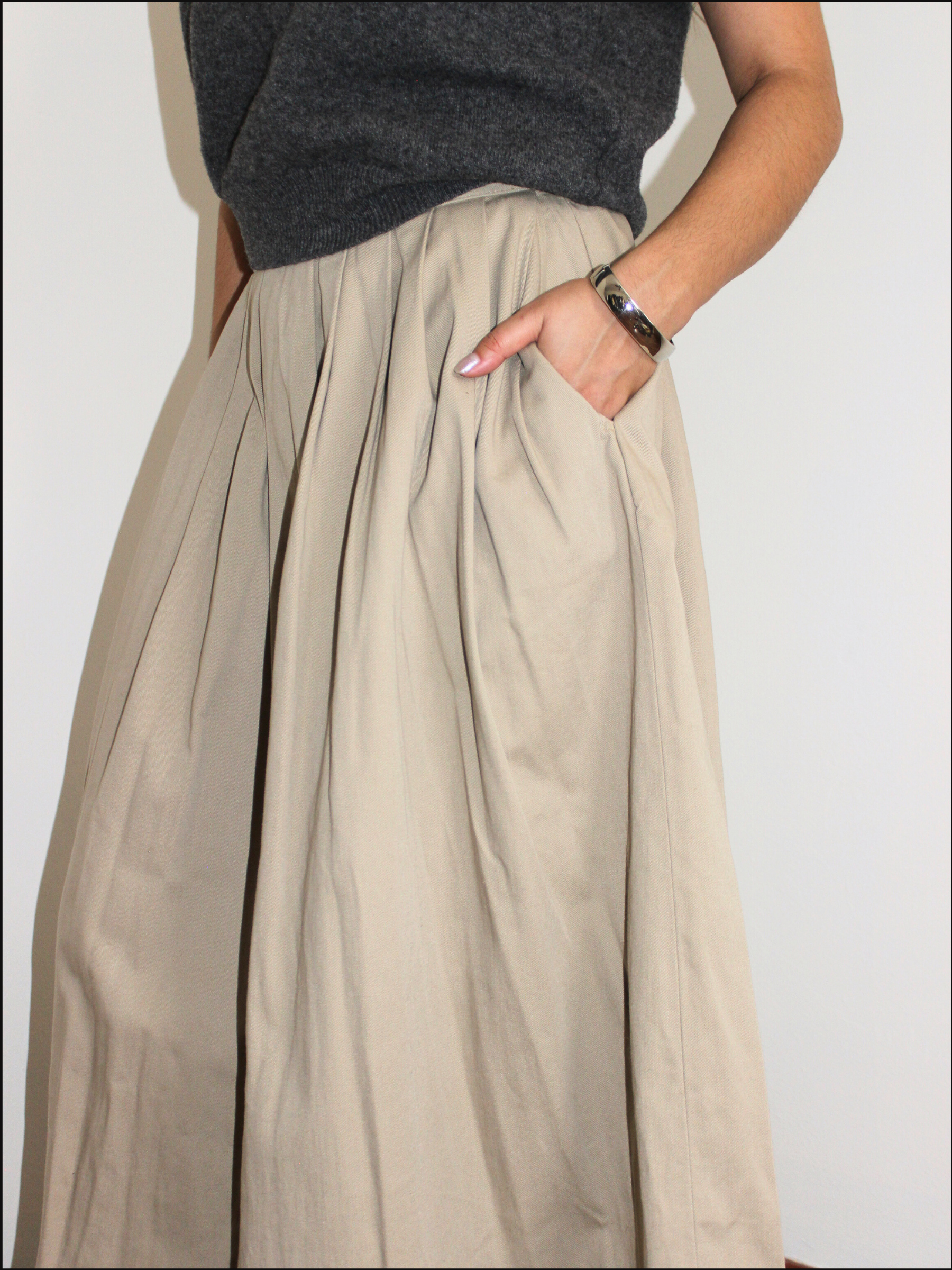 pleat chino skirt cover (10).png