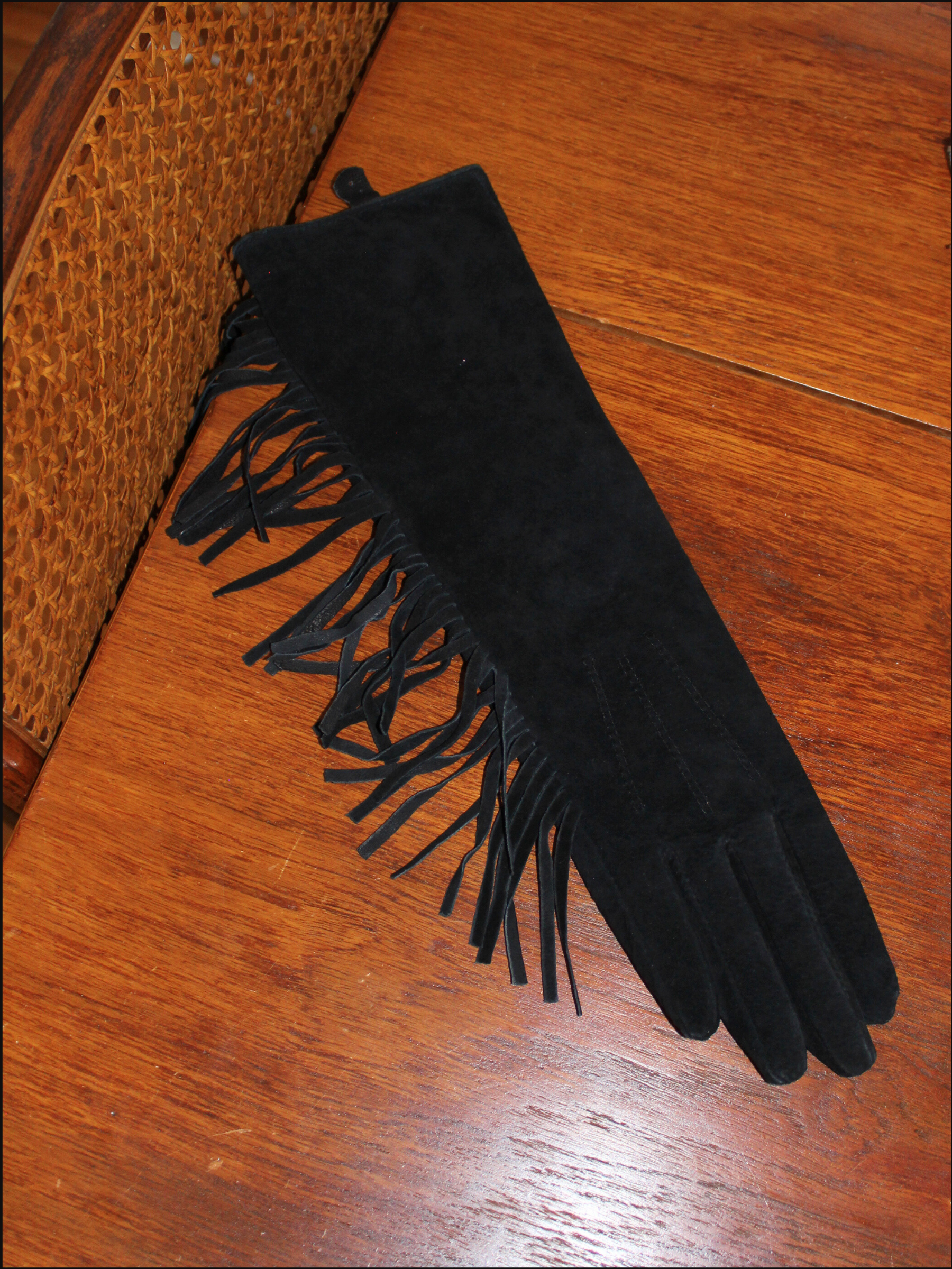 fringe gloves cover (4).png