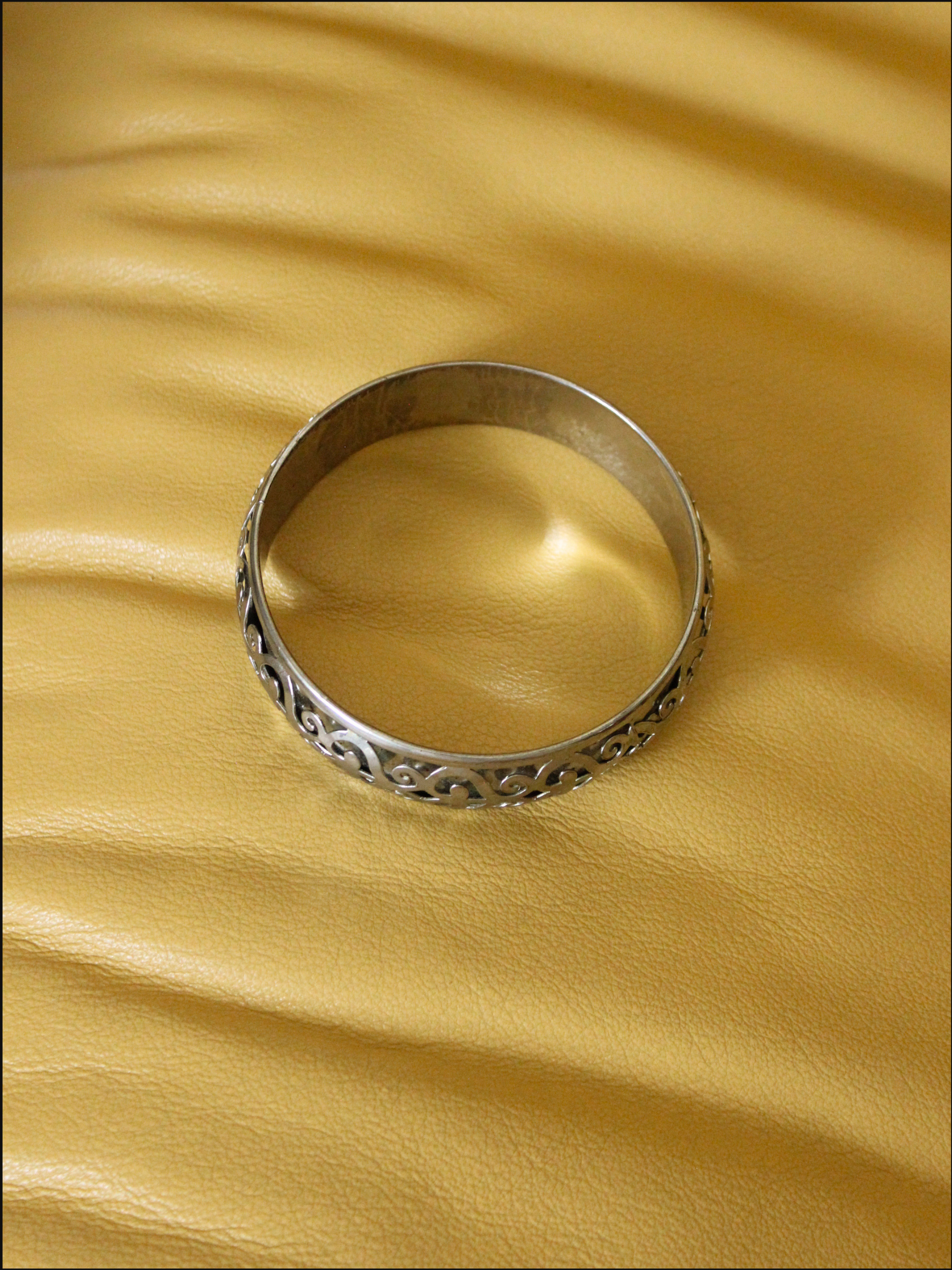 scroll bangle cover (3).png