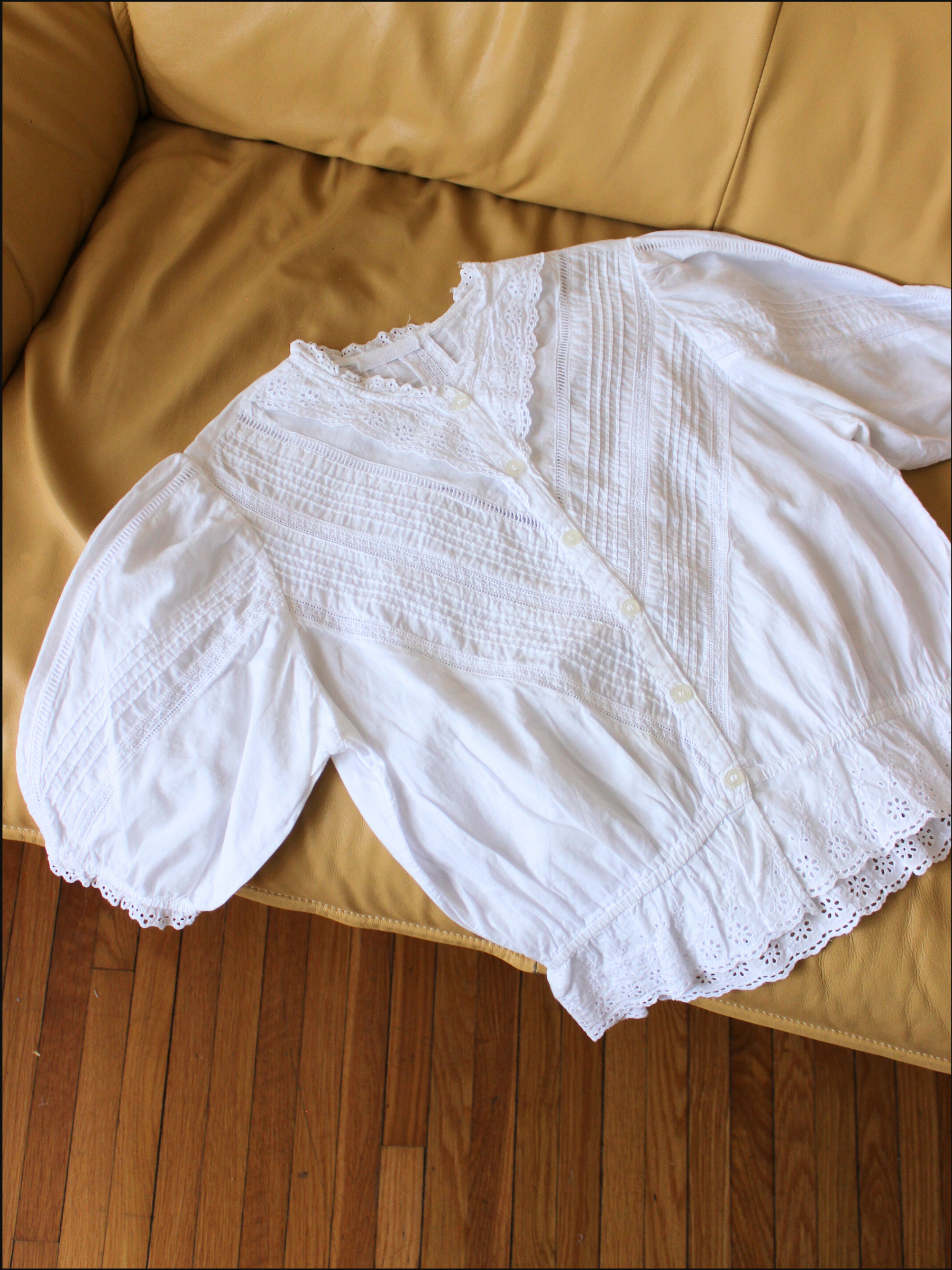 Romantic Broderie Puff Blouse — M