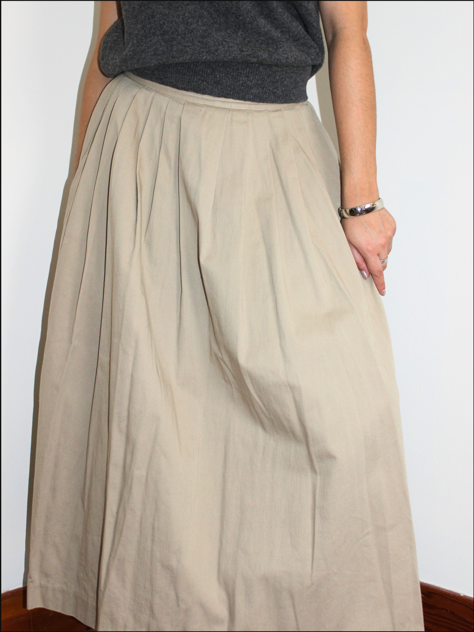 pleat chino skirt cover (8).png