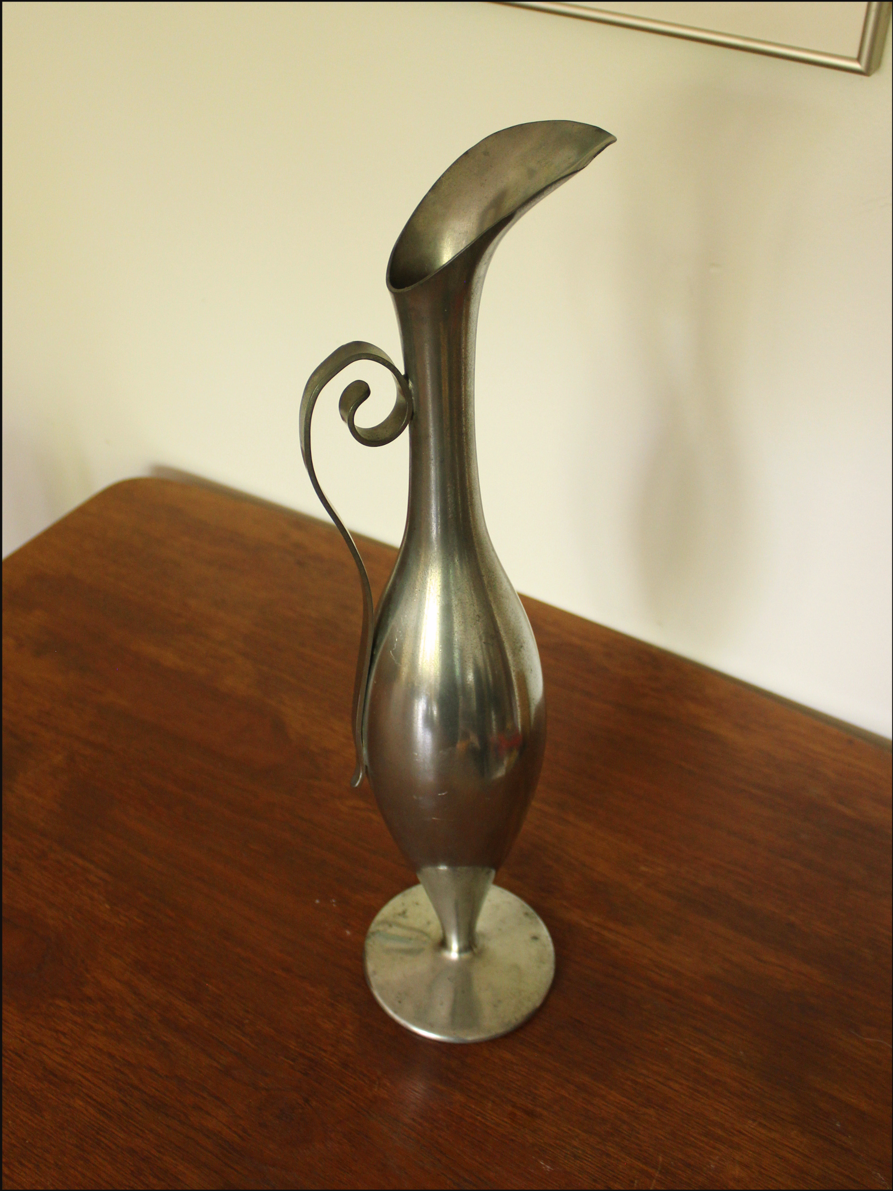 pewter spiral vase cover.png